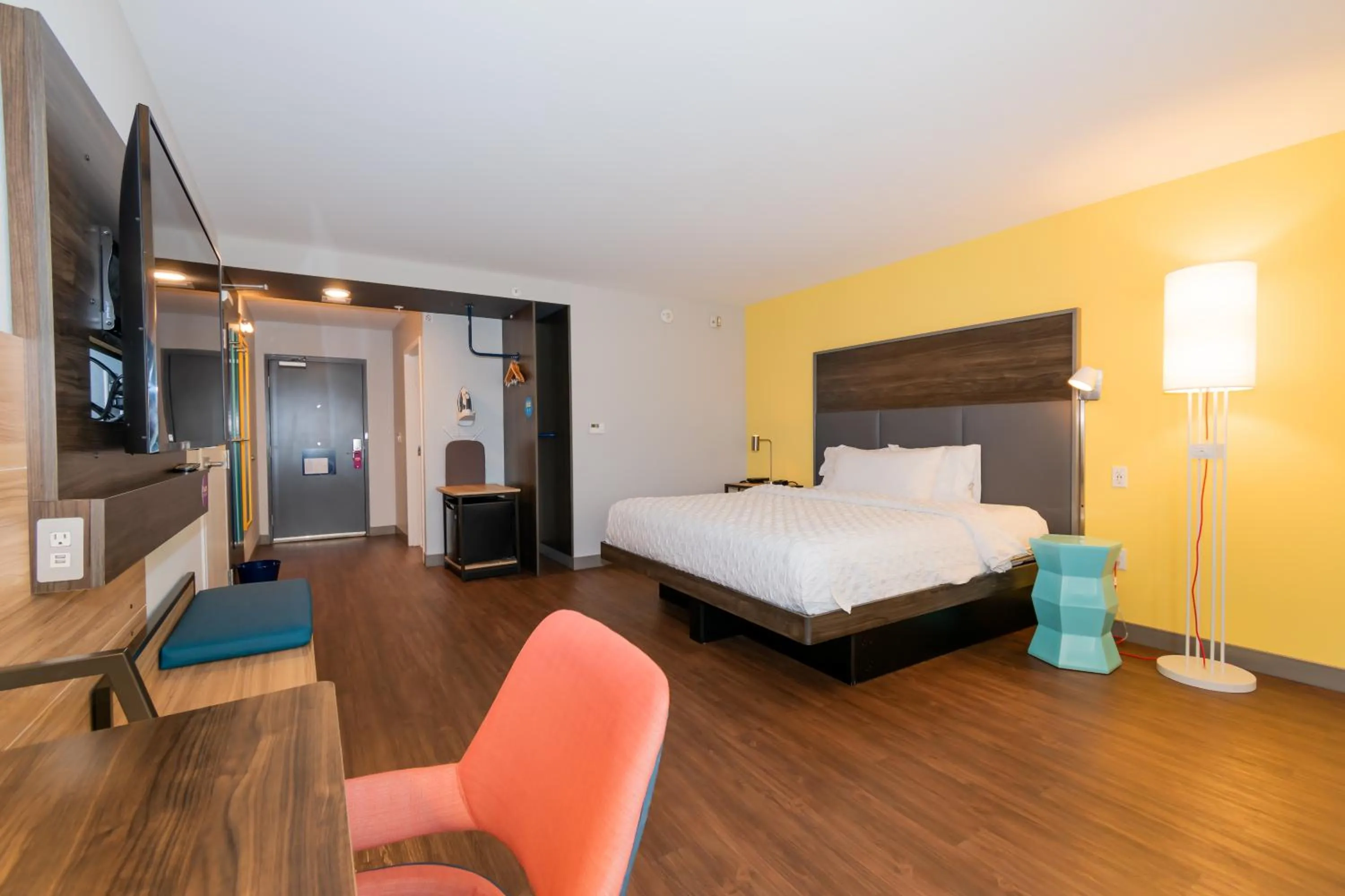 King Room with Roll-In Shower - Mobility and Hearing Access in Tru By Hilton Florida City, Fl