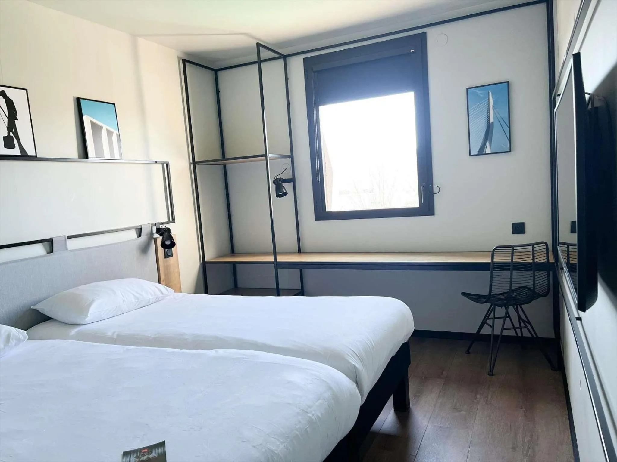 Standard Twin Room in Ibis Lunel Petite Camargue