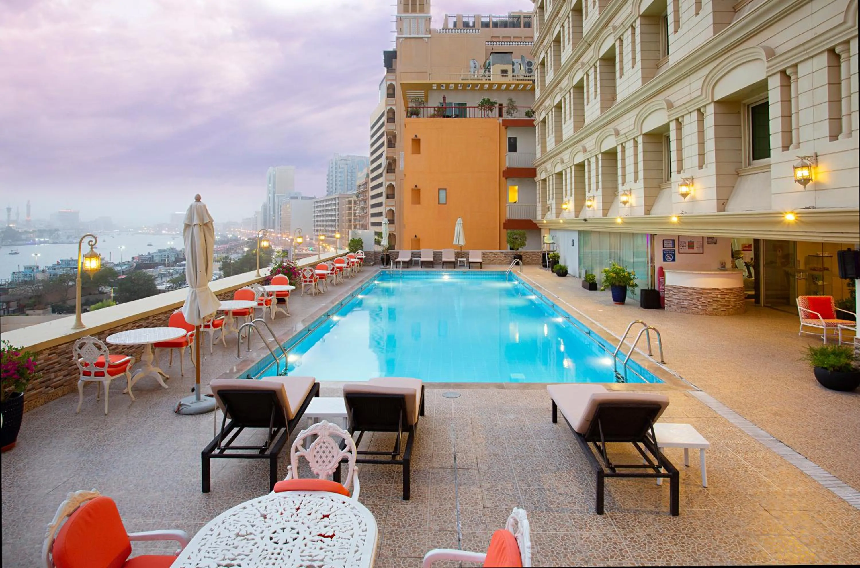 Budget Single Room in Carlton Tower Hotel