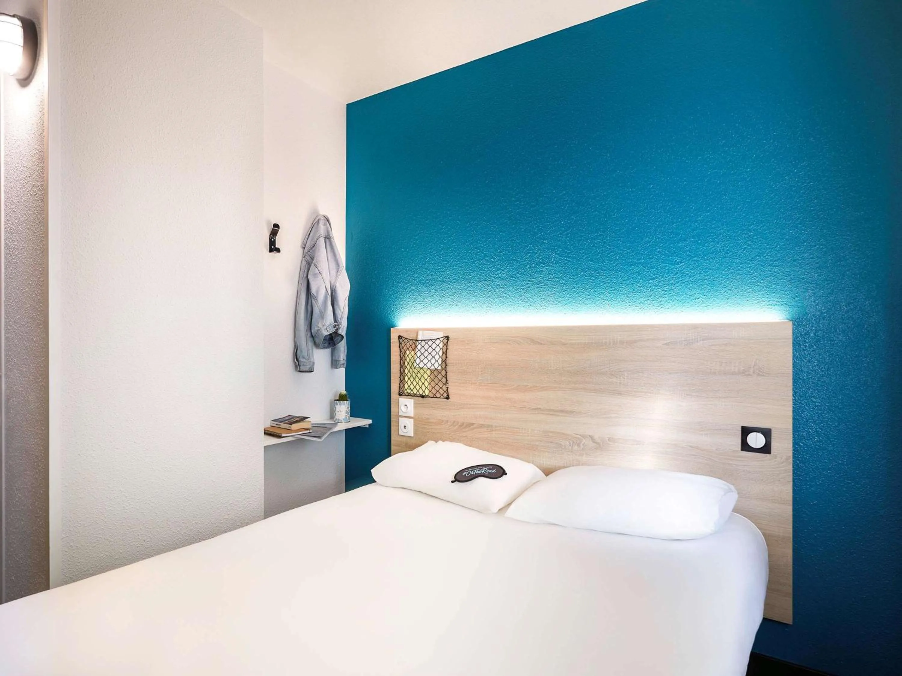 Cabrio Room with Private Bathroom in hotelF1 Toulouse Ramonville
