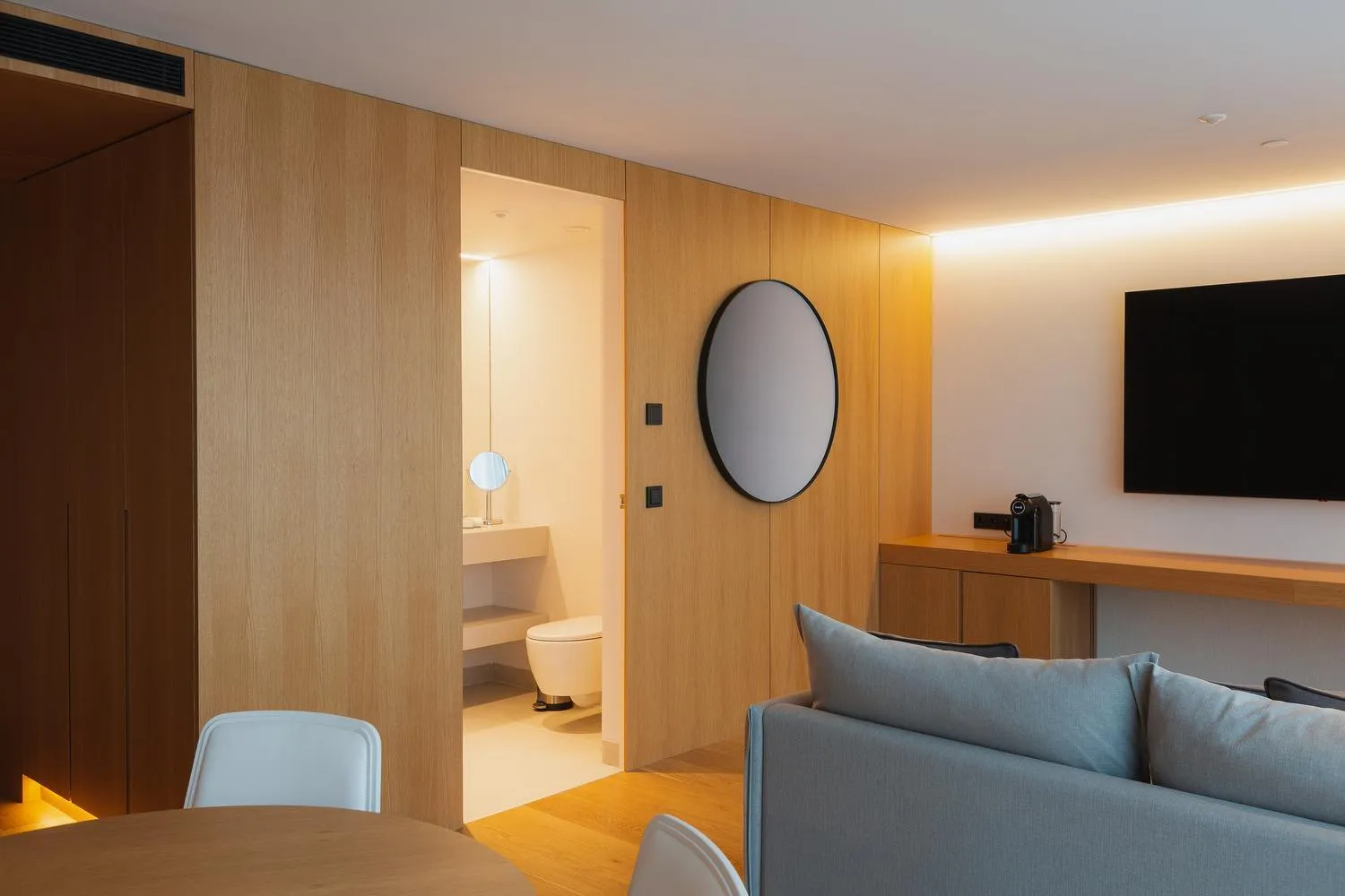 Master Suite with City View in Lumen Hotel & The Lisbon Light Show