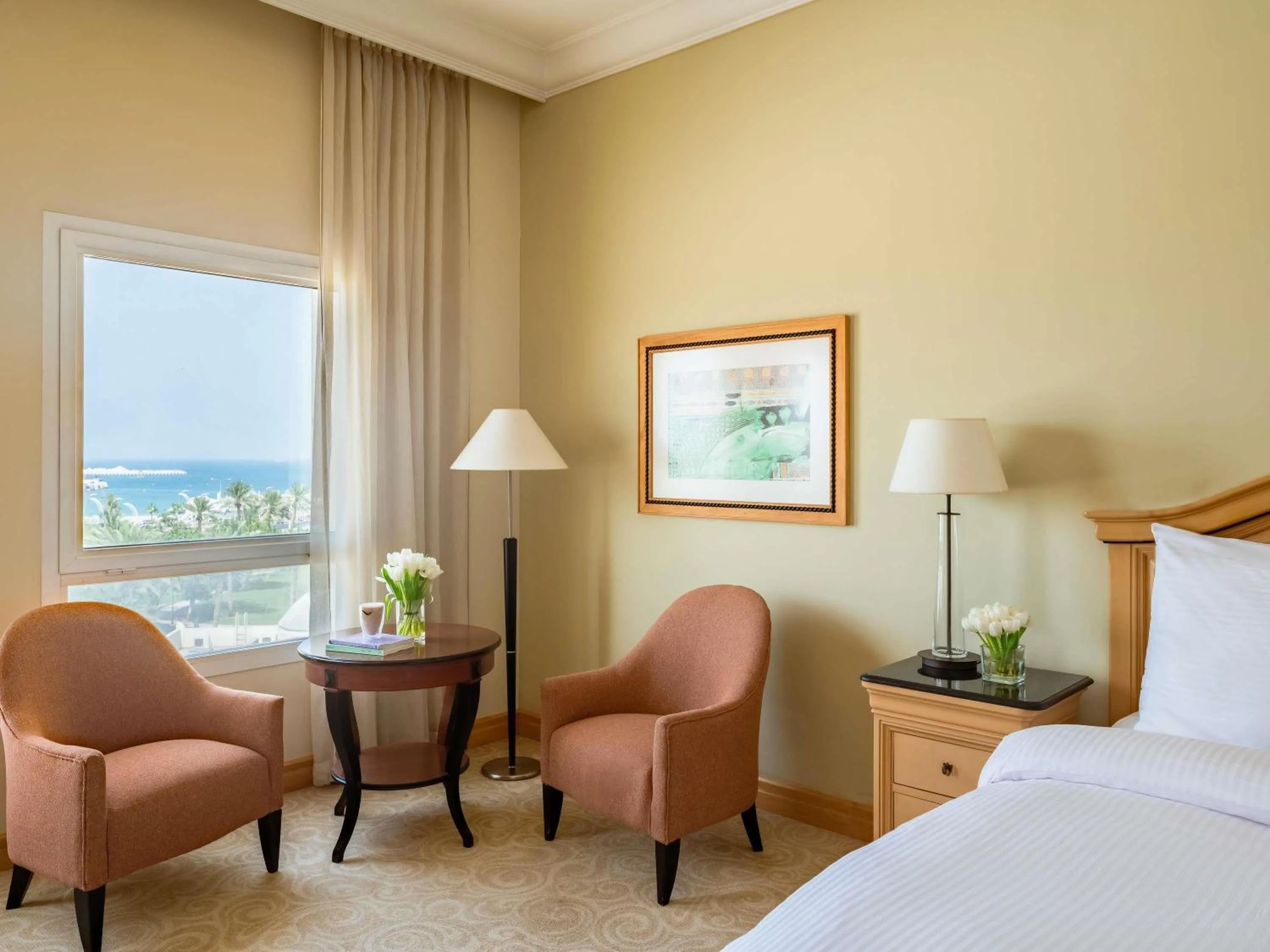 Deluxe King Room in Mövenpick Hotel Doha