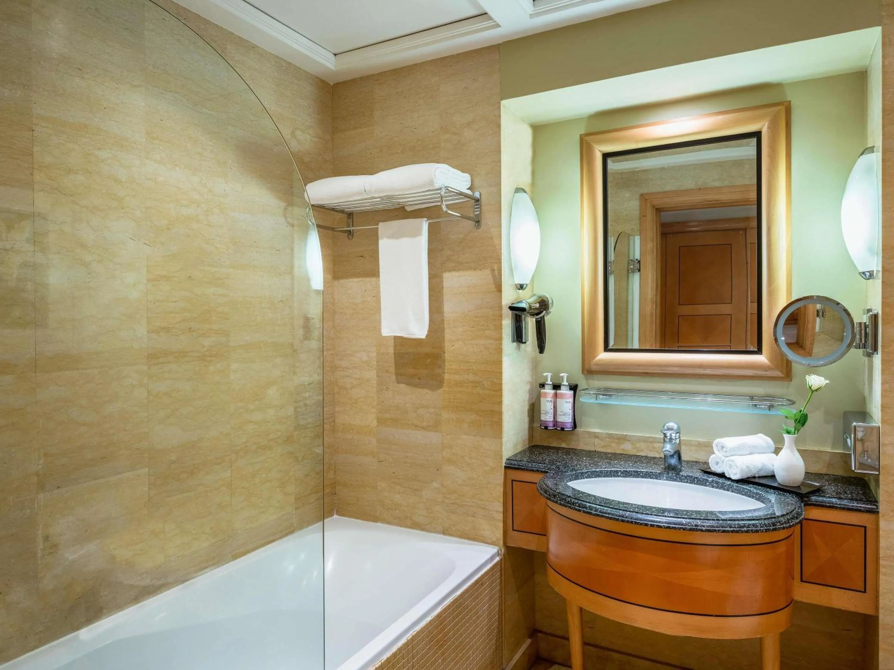 Superior Twin Room in Mövenpick Hotel Doha