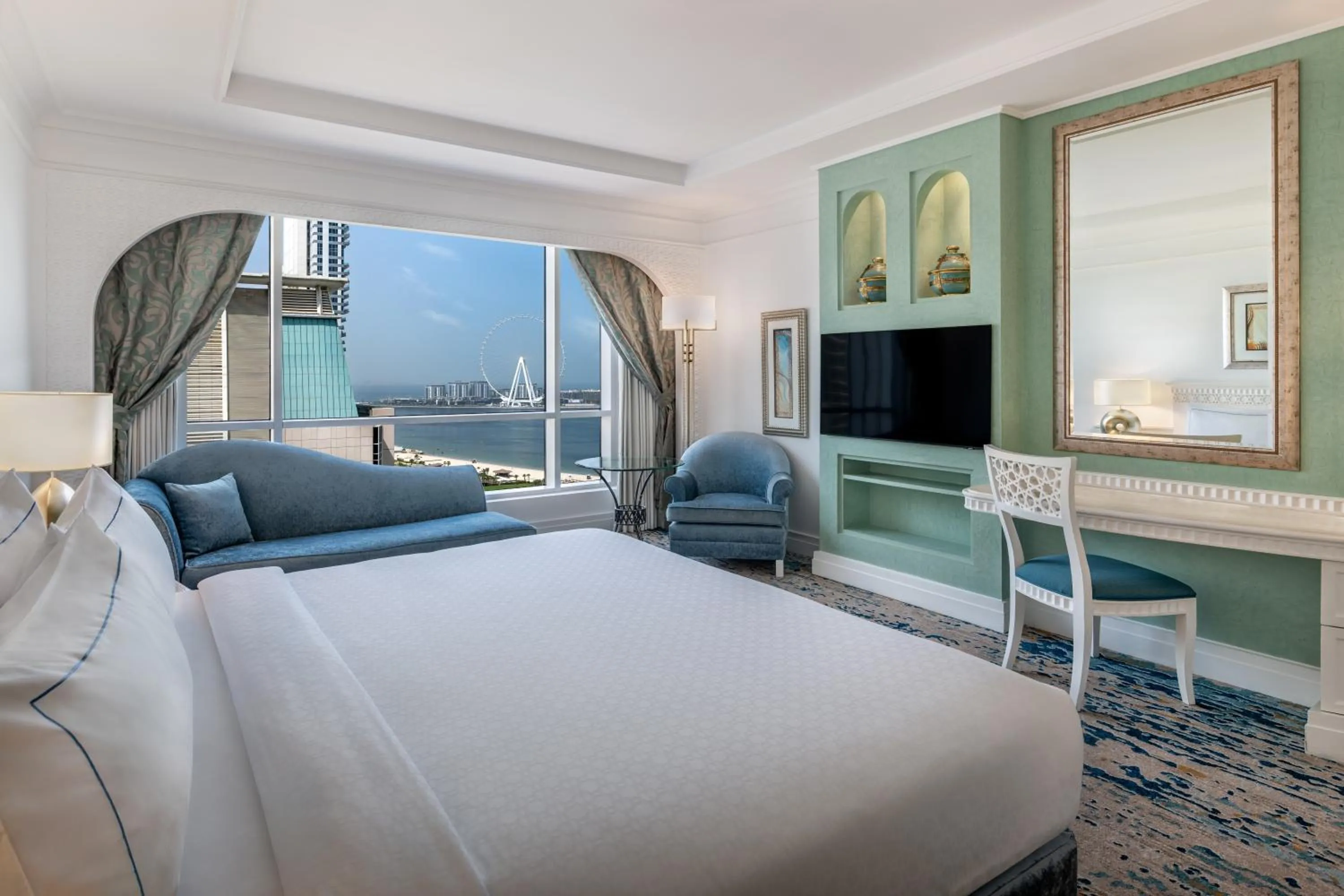 Club Oceanfront Room, 1 King, or 2 Twin/Single Bed(s), with Complimentary Access to Executive Lounge Access, Afternoon Tea, Happy Hour in Al Habtoor Grand Resort, Autograph Collection
