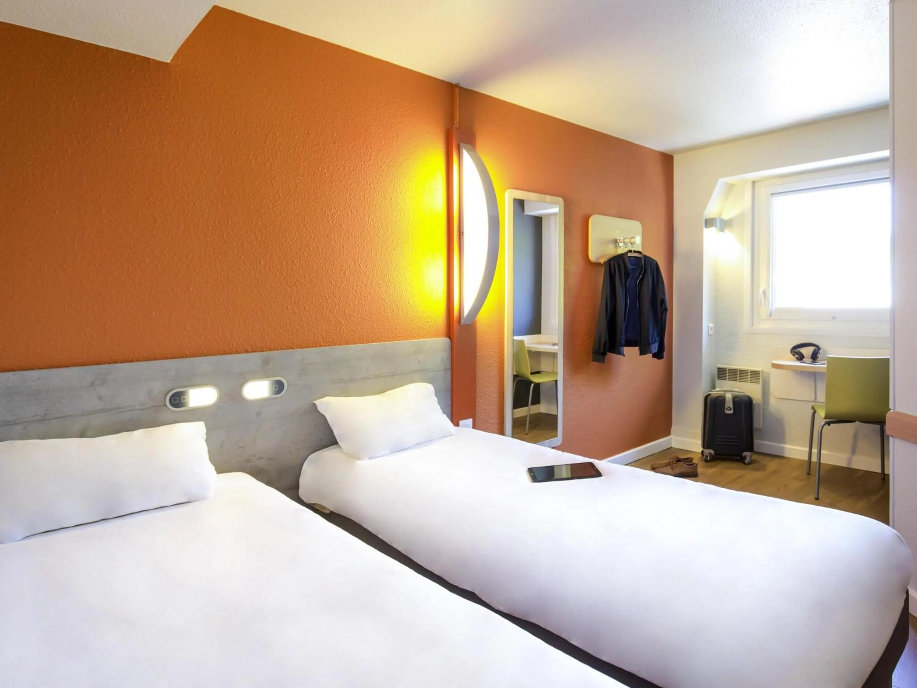 Twin Room in ibis budget Vienne Sud