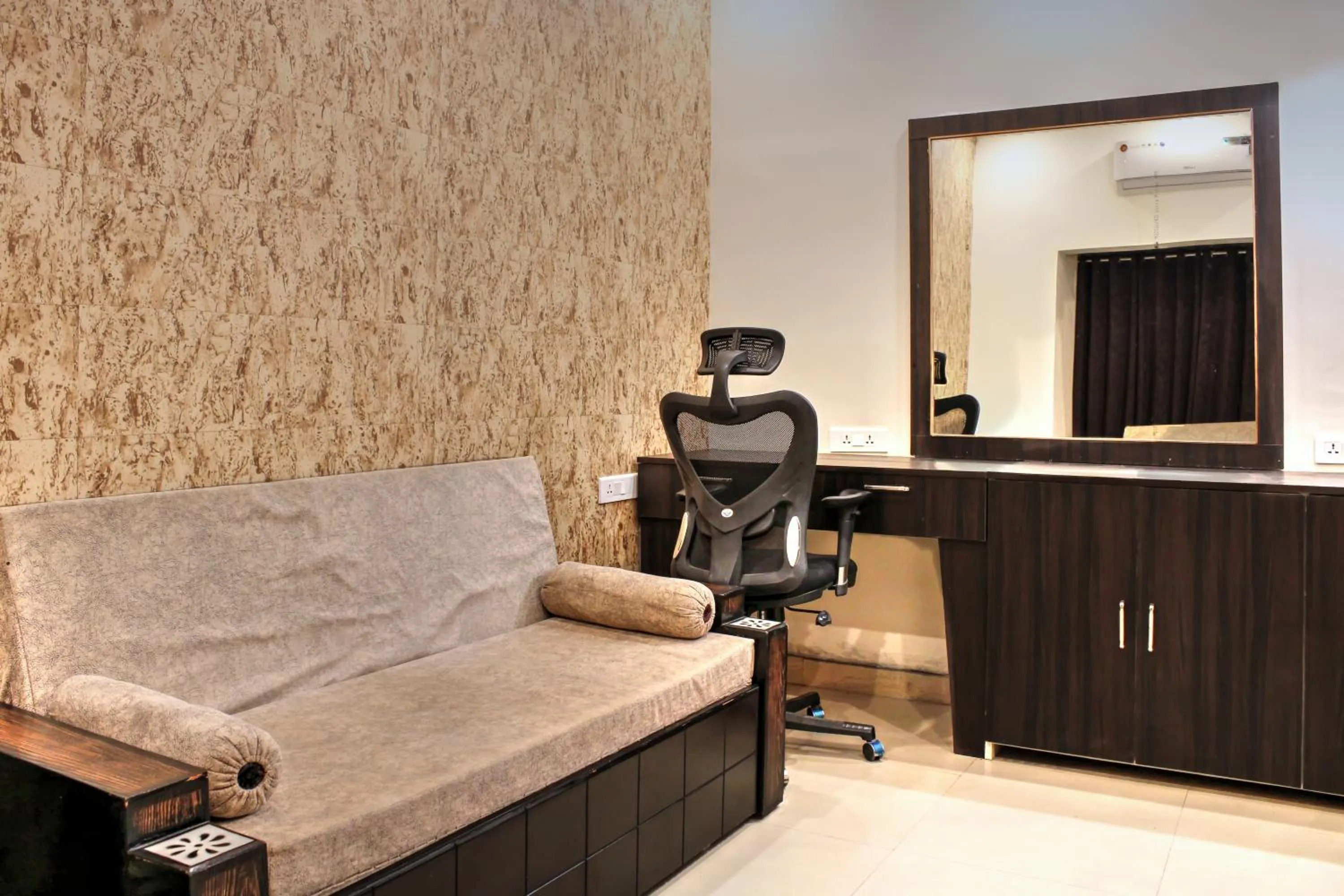 Family Suite in HOTEL HILL VIEW