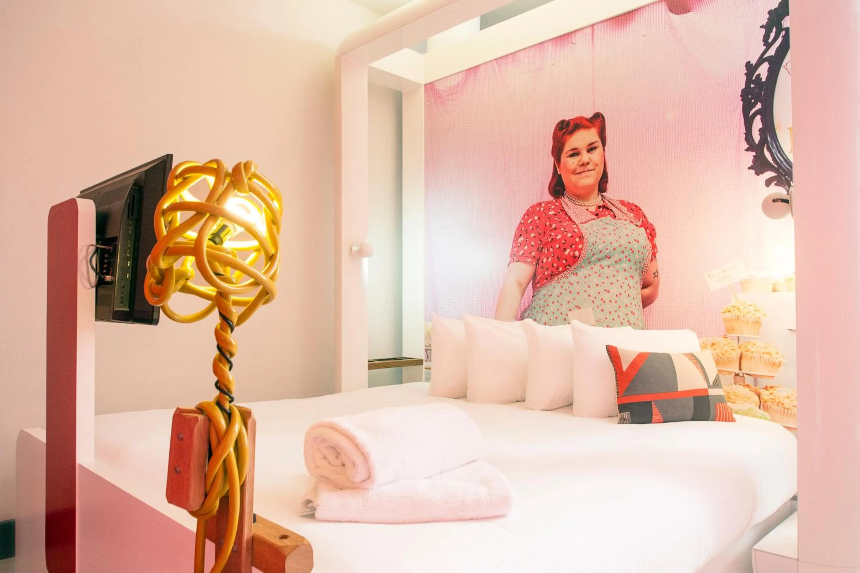 Standard Double Room without Window in The Corner London City