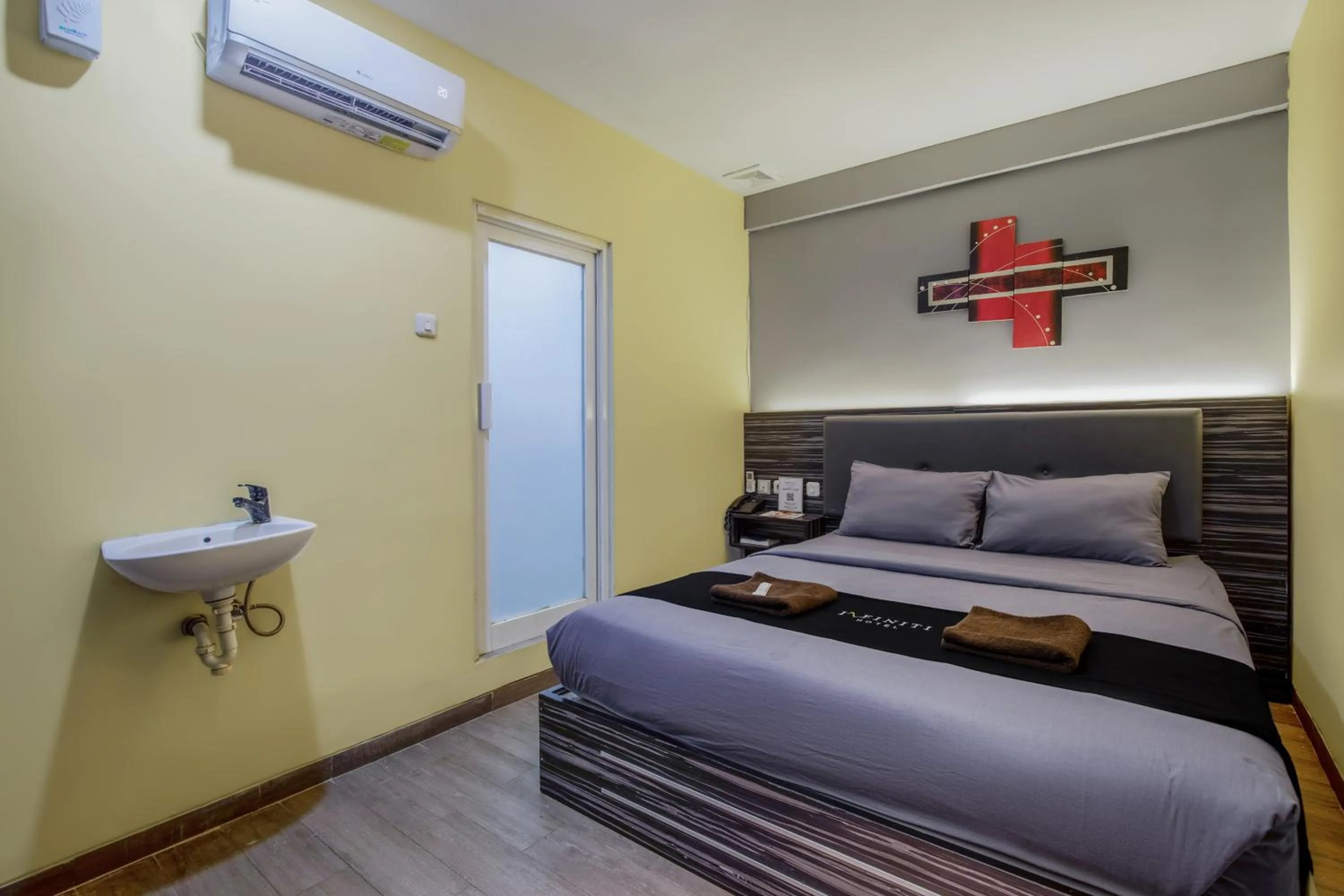 Deluxe Double Room in Infiniti Hotel