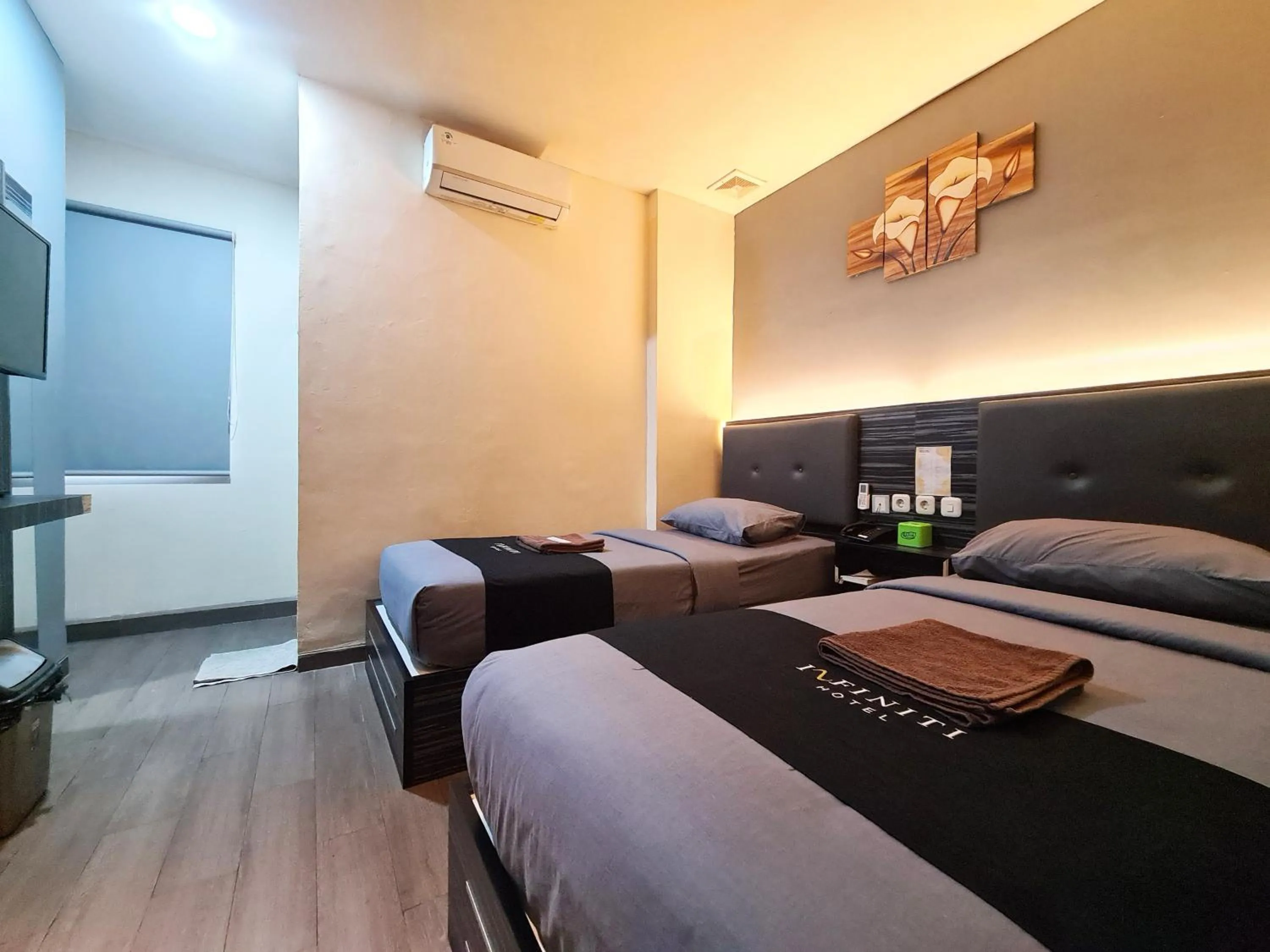 Deluxe Twin Room in Infiniti Hotel