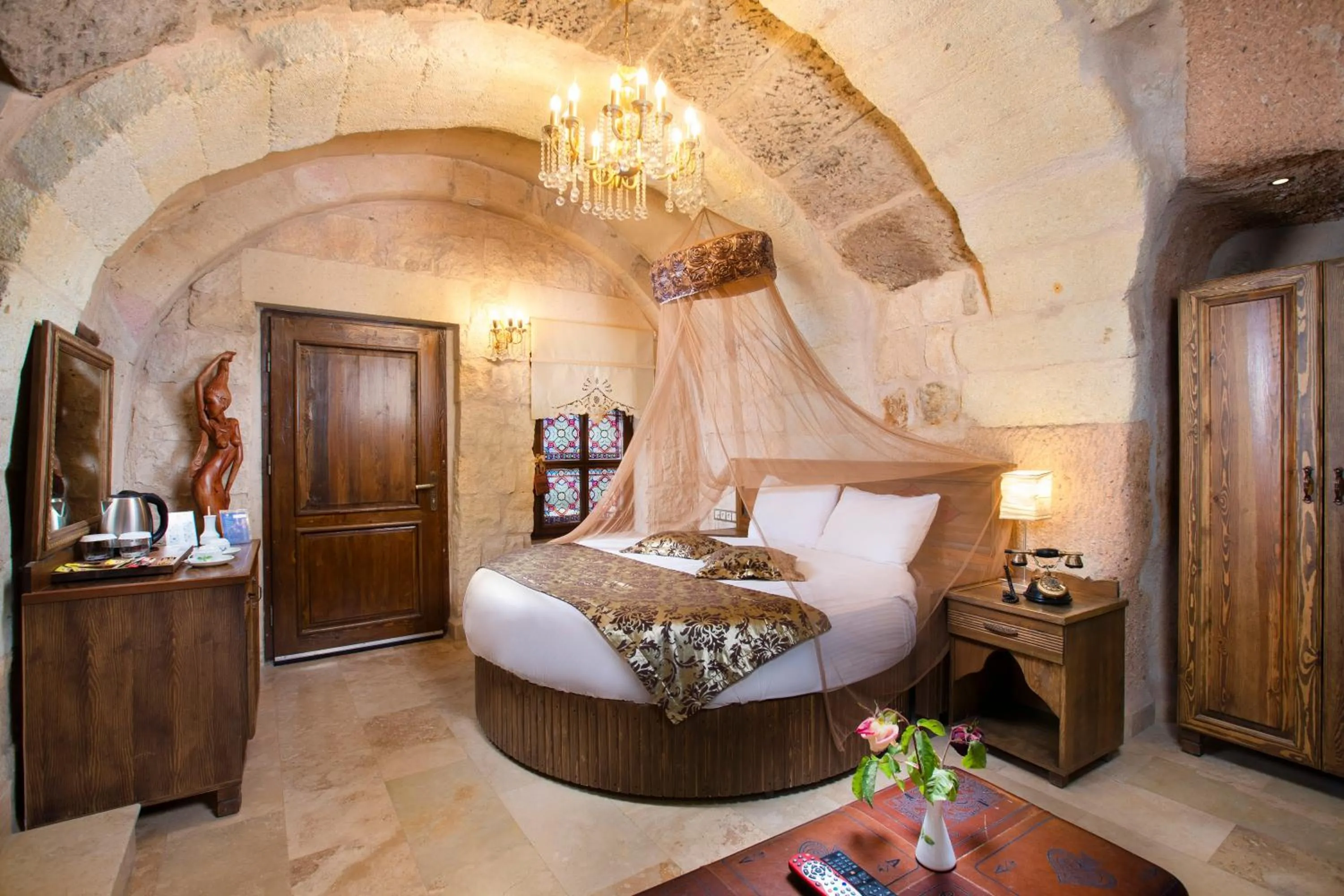 Deluxe Cave Room With Jakuzzi in Cappadocia Fairy Chimneys Selfie Cave Hotels - Special Class