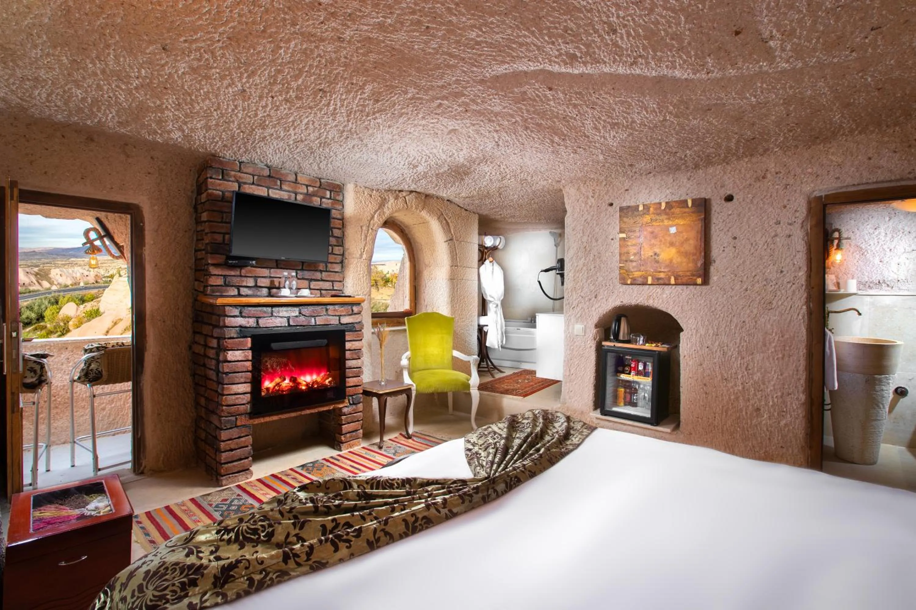 Winery Cave Room with Small Balcony and Balloon View in Cappadocia Fairy Chimneys Selfie Cave Hotels - Special Class