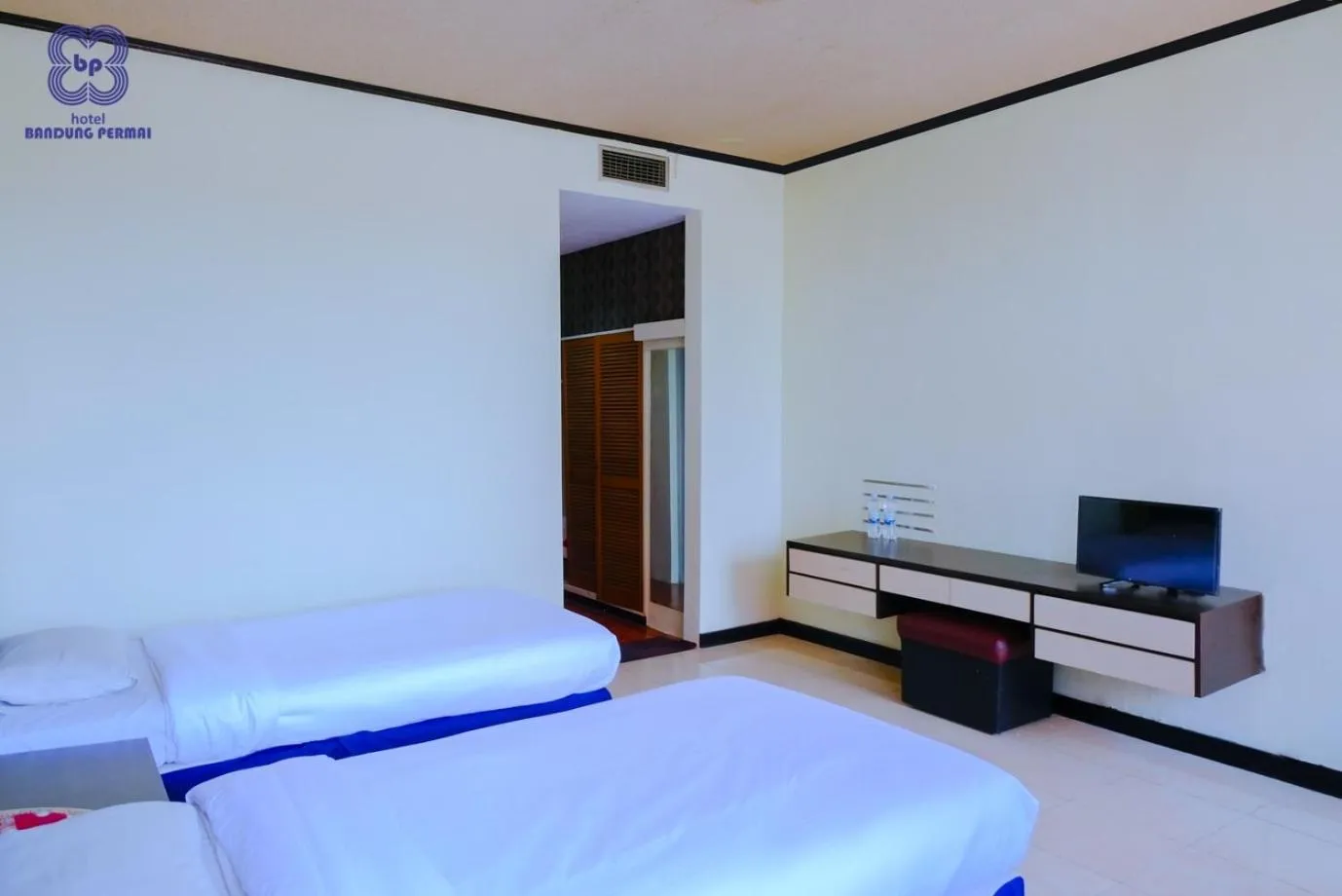 Standard Twin Room in Bandung Permai Hotel Jember