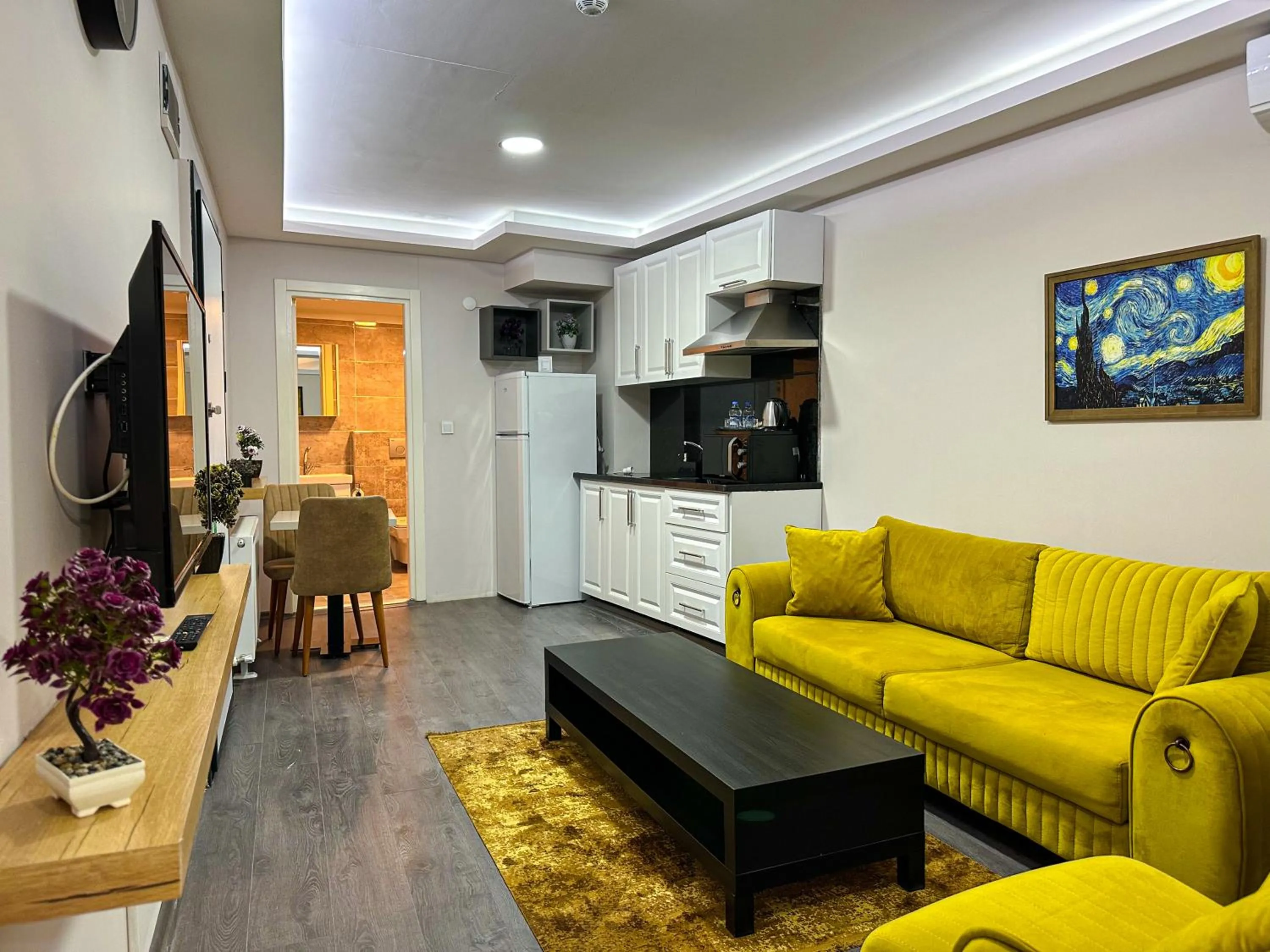 Deluxe Suite in MY Smart