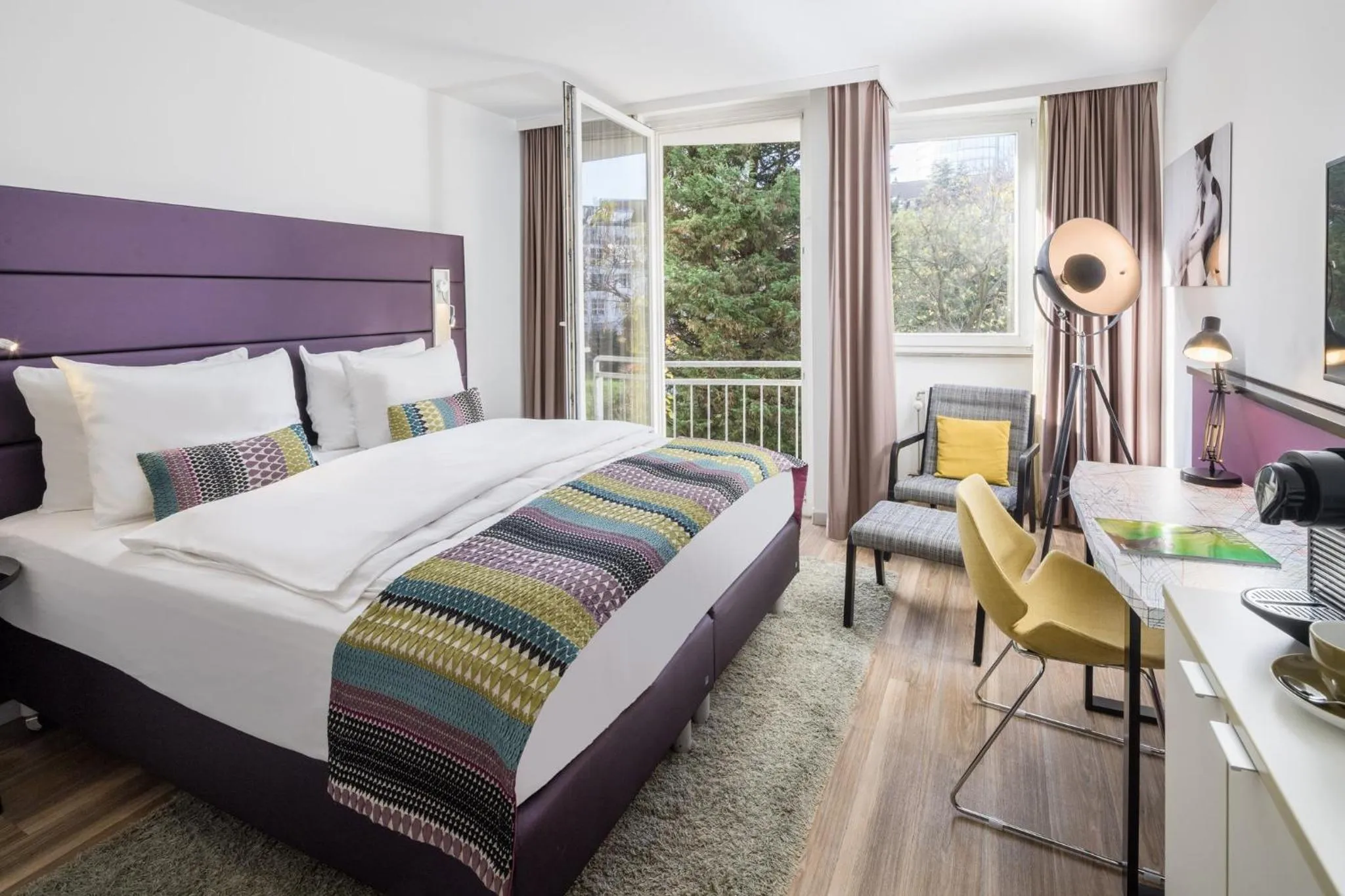 Standard Queen Room with Garden View  in Hotel Indigo - Dusseldorf - Victoriaplatz by IHG