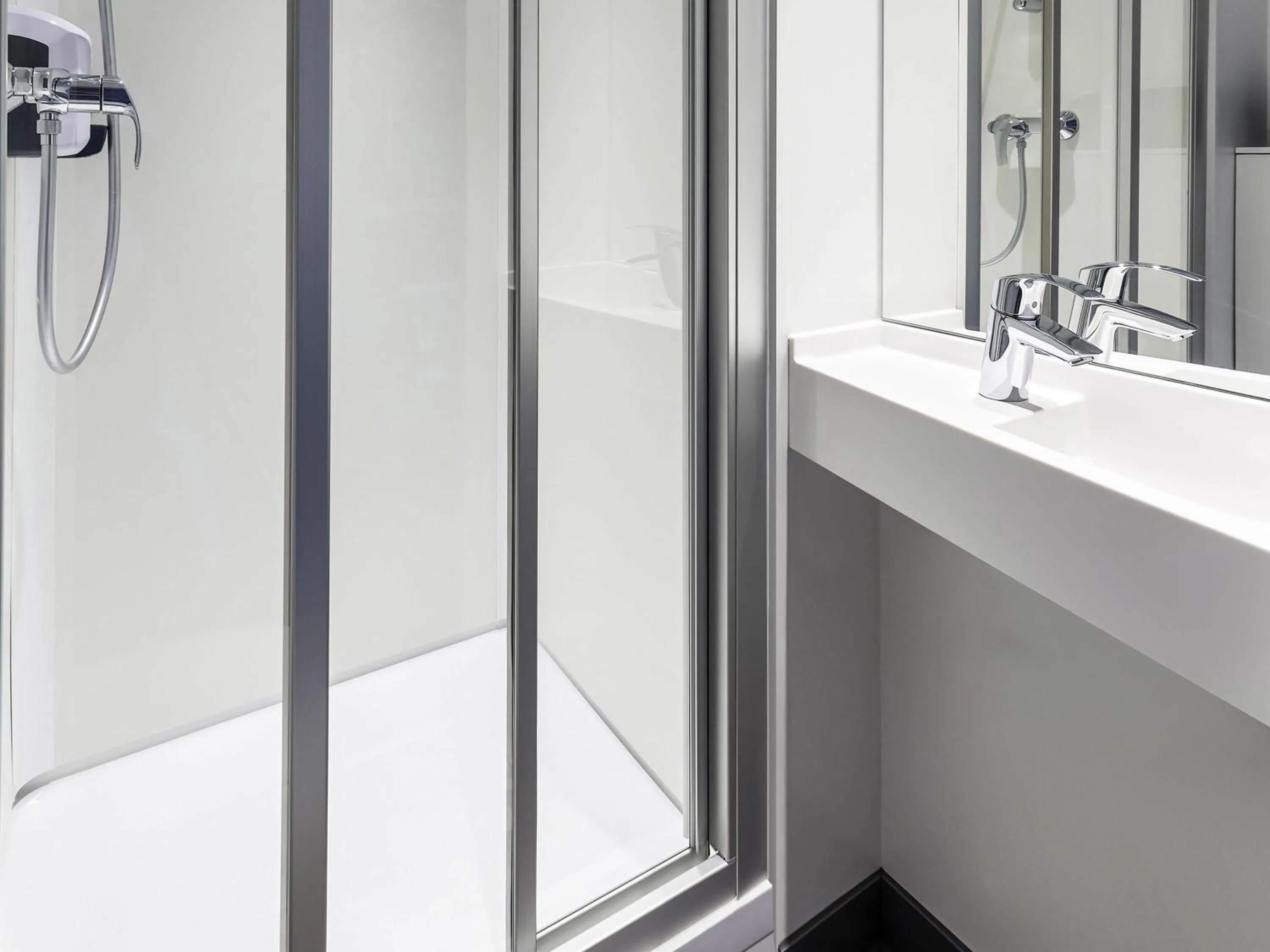 Cabrio Room with Private Bathroom in hotelF1 Villeneuve Loubet