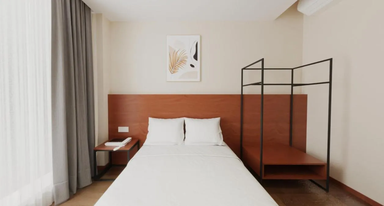 Queen Room in VISTA HOTEL