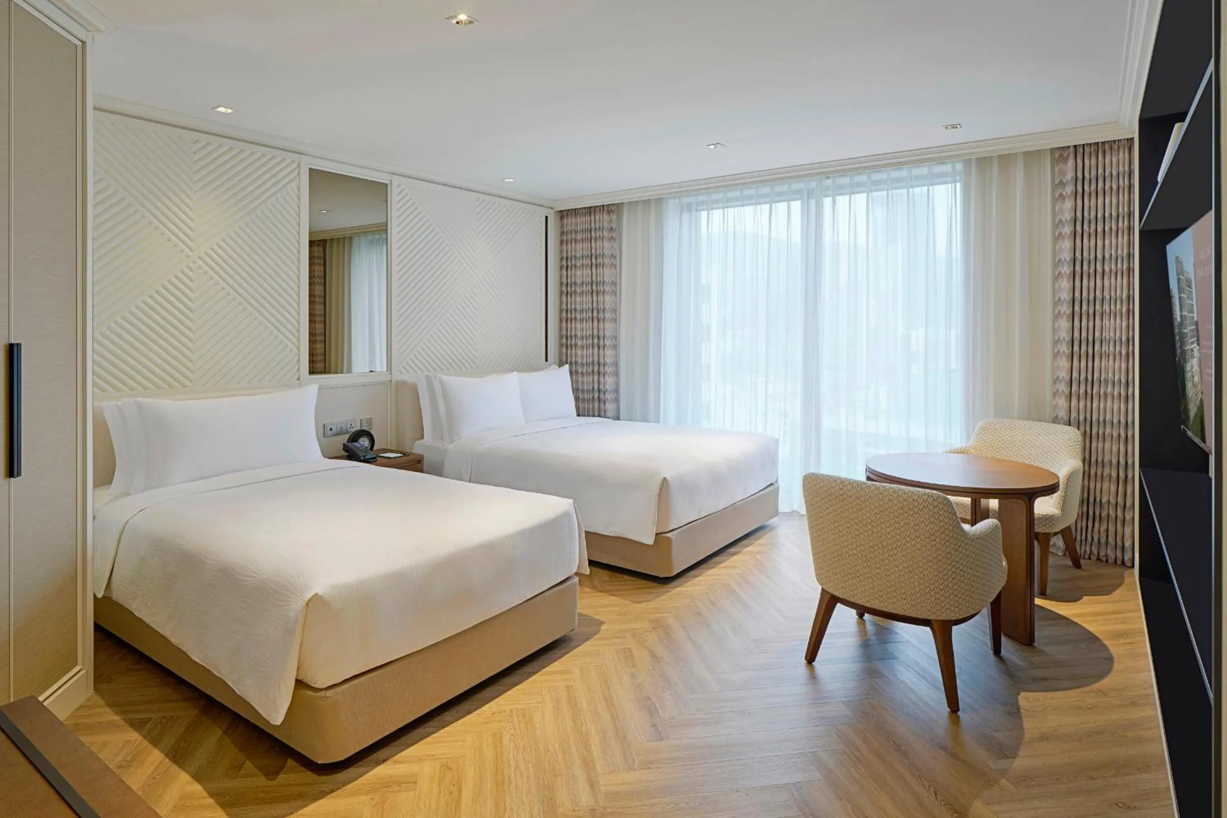 Deluxe Twin Room with City View in Grand Josun Busan
