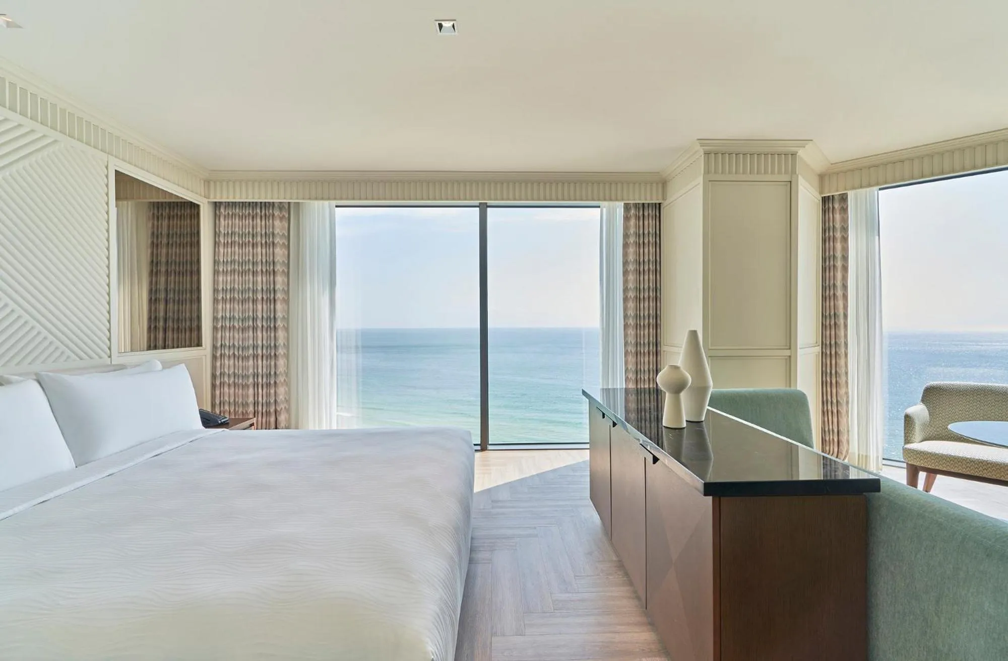 Premier King Room with Ocean View in Grand Josun Busan