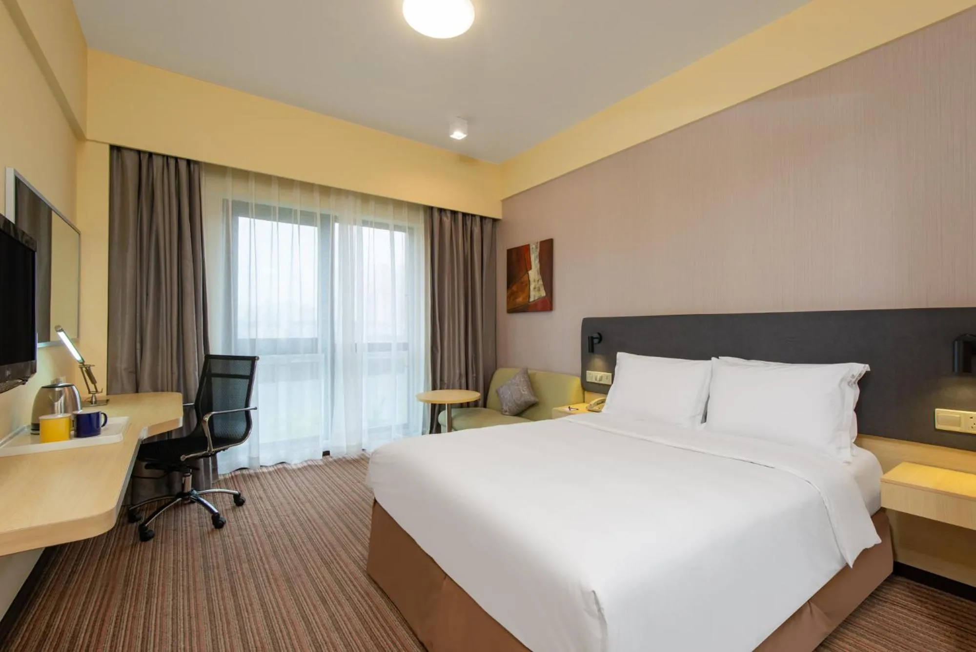 Standard Queen Room in Holiday Inn Express Shanghai Putuo by IHG