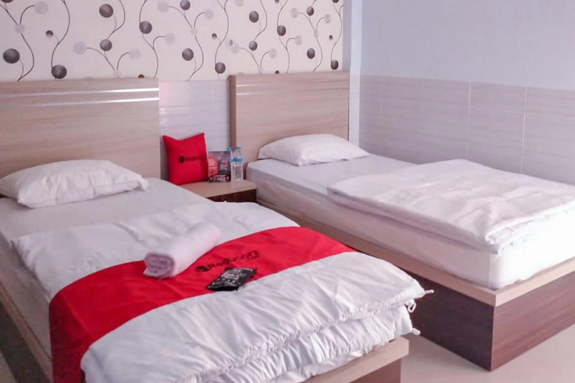 Twin Room in RedDoorz @ Tinggede Area Palu