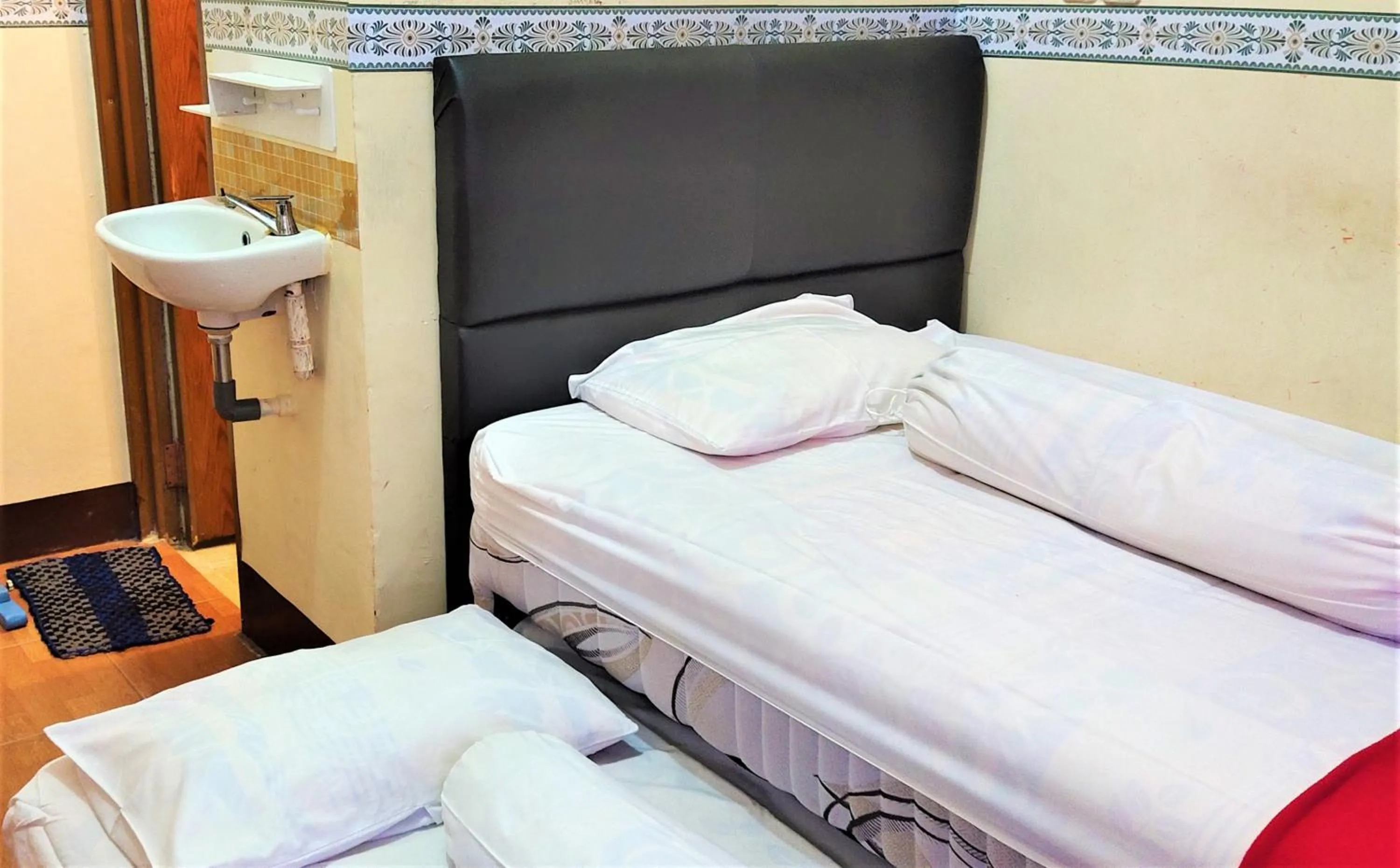 Deluxe Room - single occupancy in Katawa Guest House Syariah