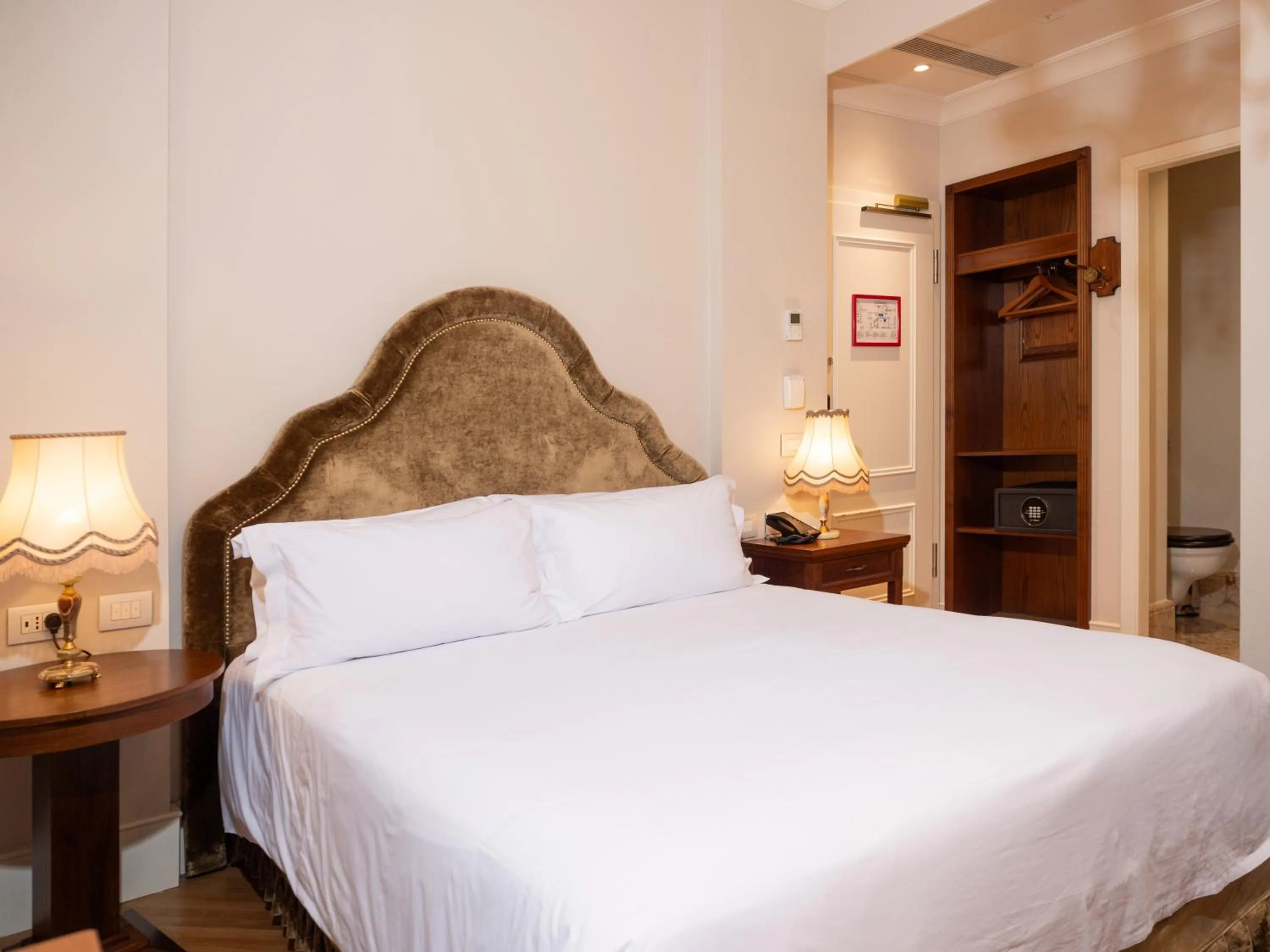 Queen Room - single occupancy in Ebel Boutique Hotel