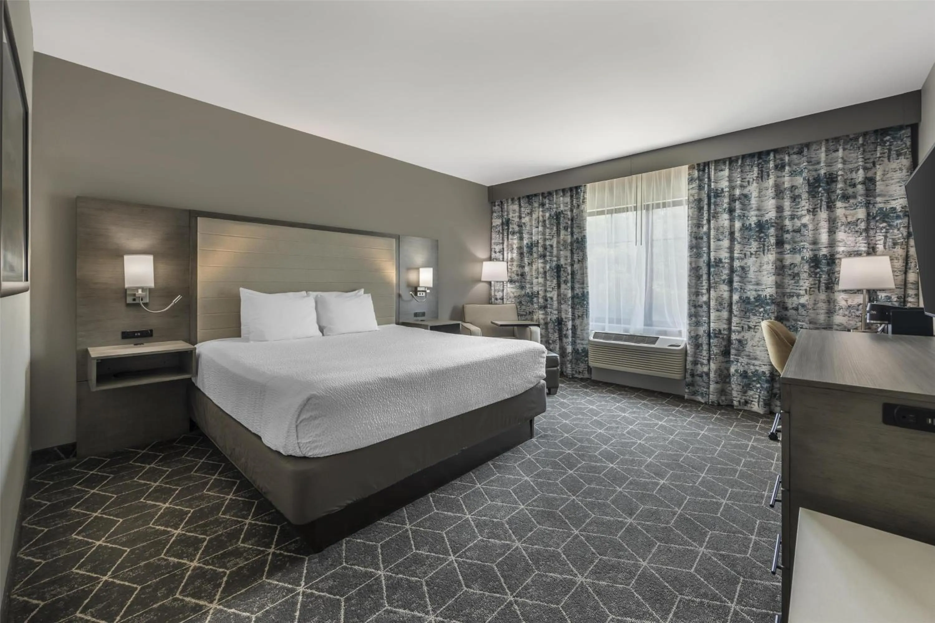 King Room with Walk-In Shower - Non-Smoking in Best Western Plus Lawrenceburg