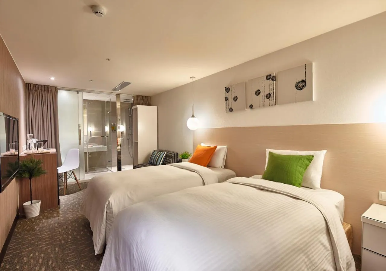  Standard Twin Room - No Window    in Via Loft Hotel