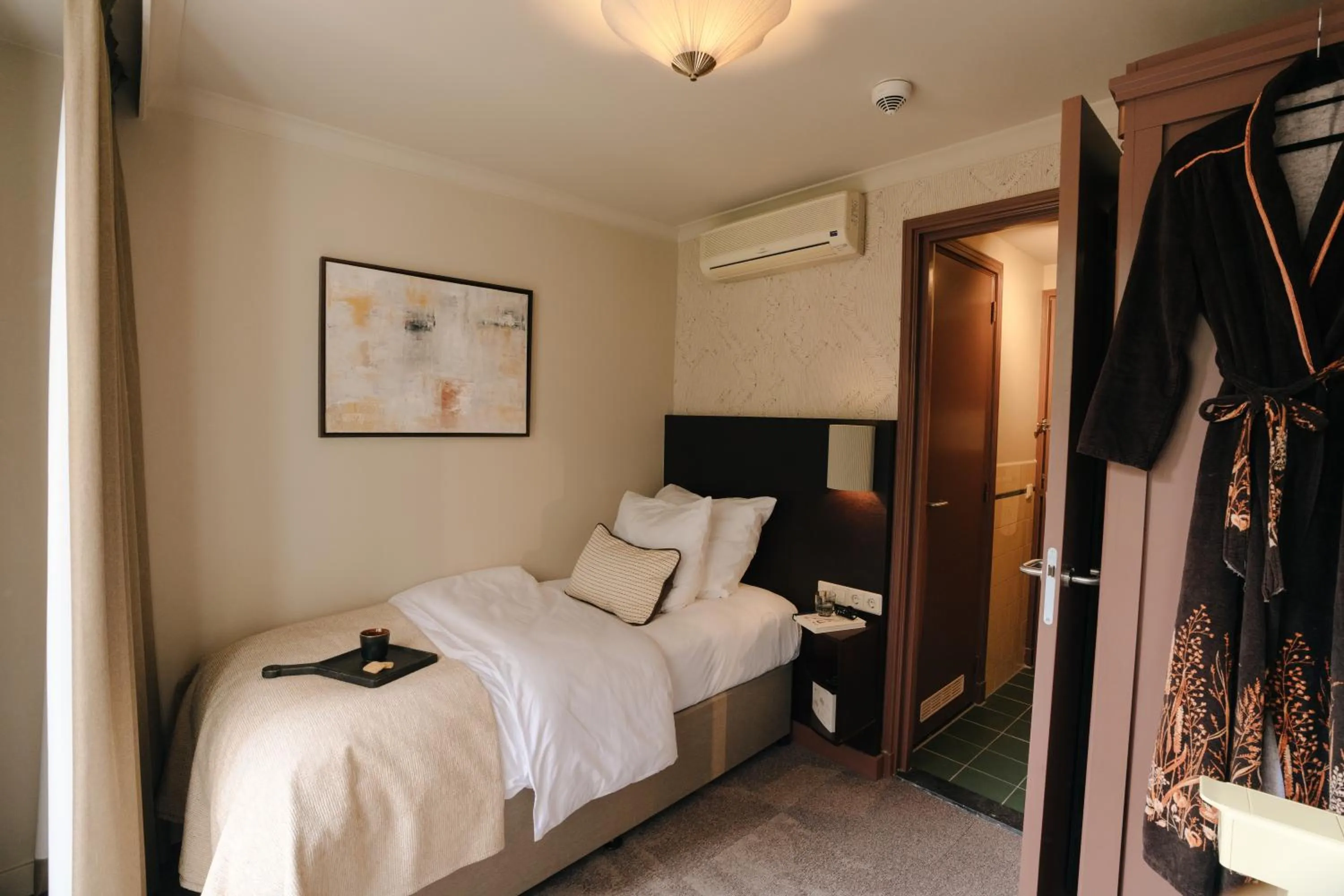 Single Room in Hotel Omega