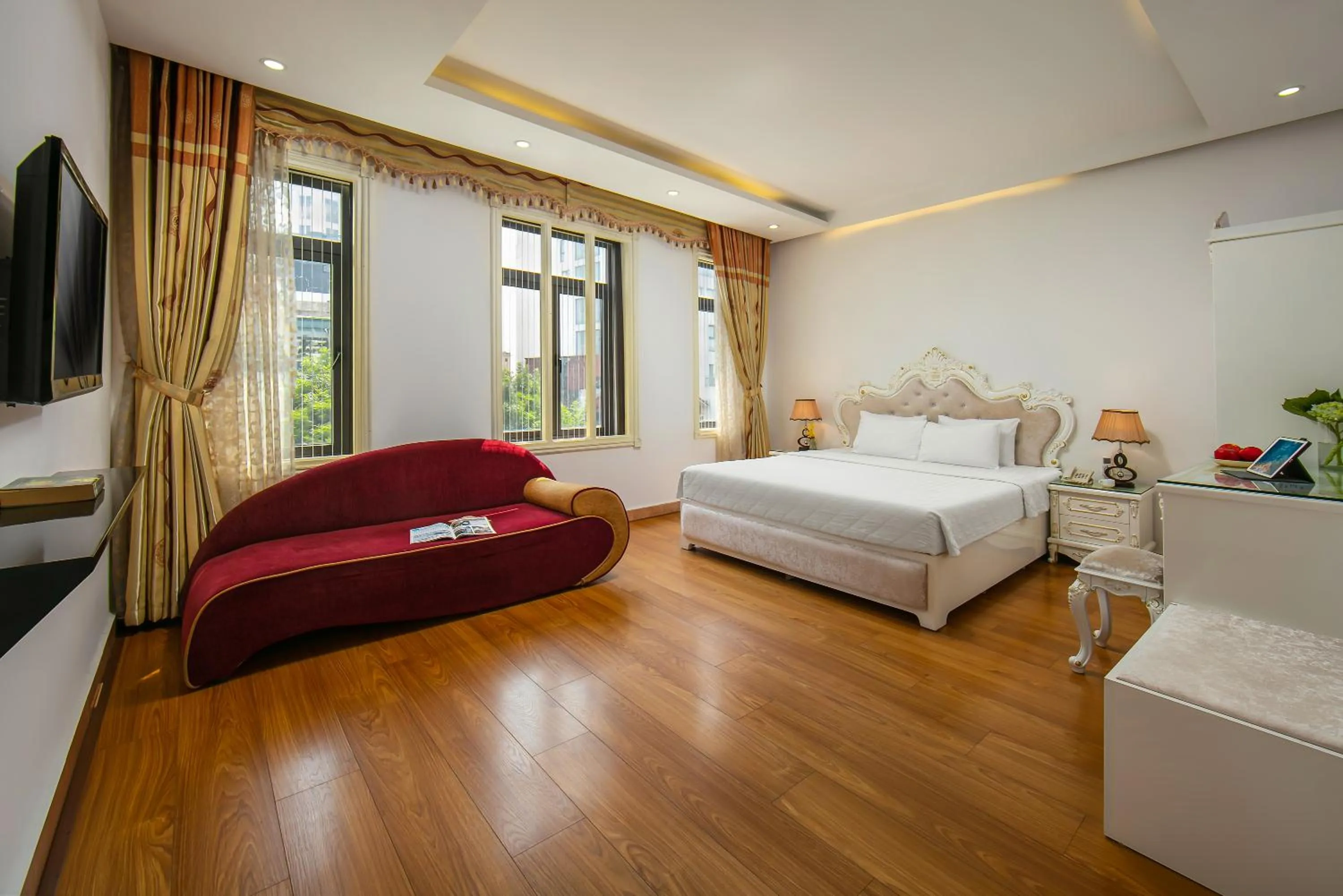 Deluxe Double or Twin Room with City View in Hanoi Kingly Hotel