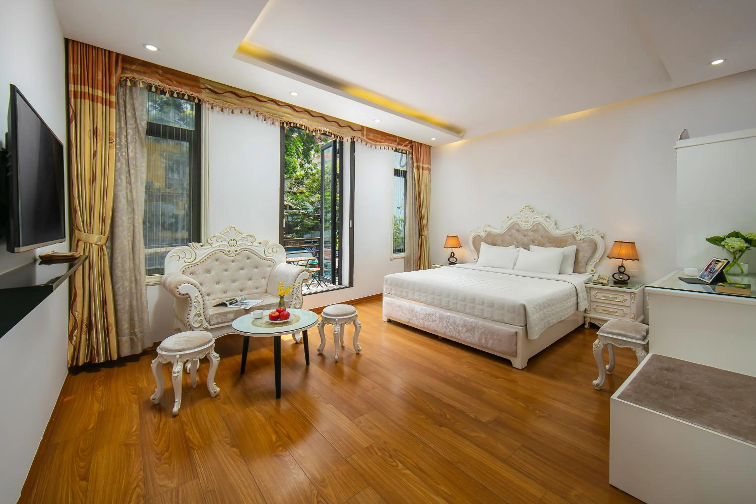 King Room with Balcony in Hanoi Kingly Hotel