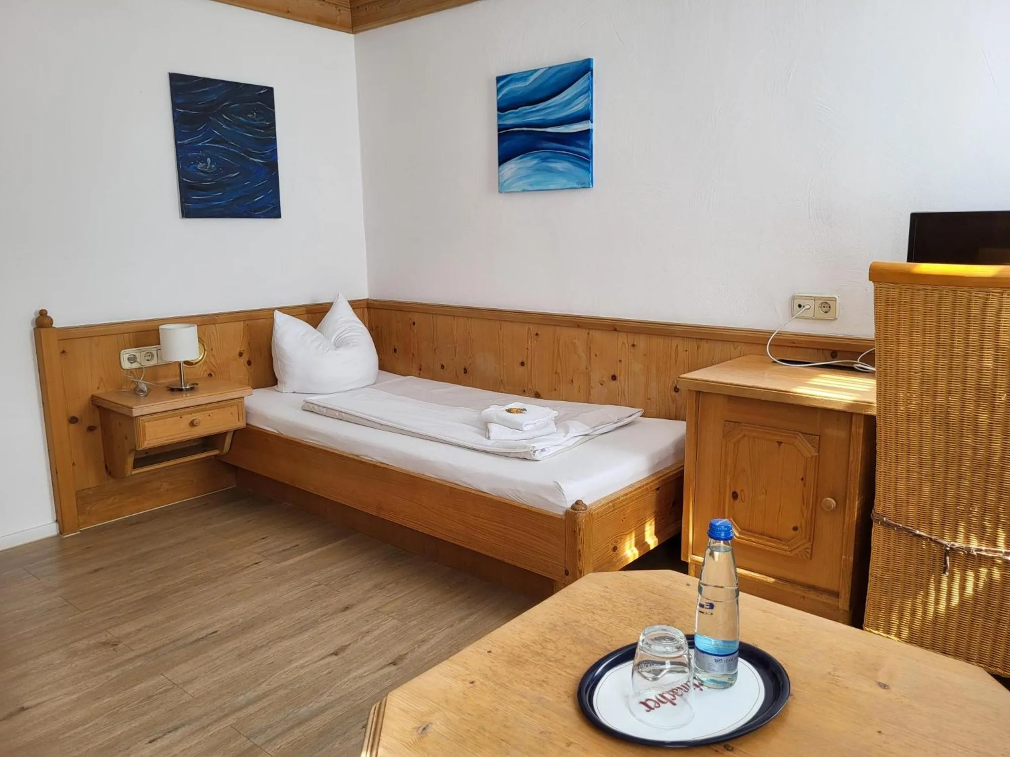 Single Room with Private Bathroom - single occupancy in Historik Hotel Ochsen