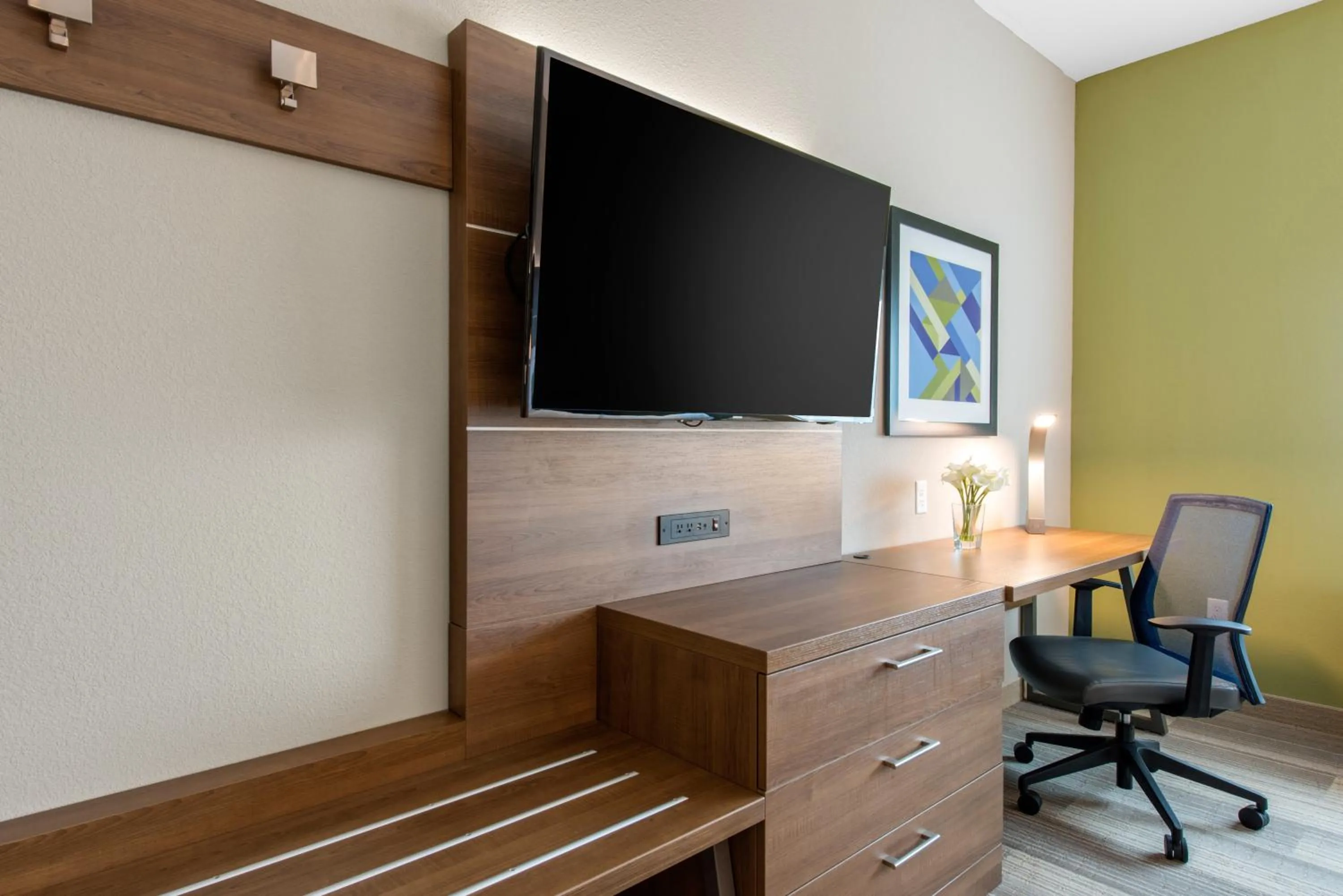 King Room - Hearing Accessible/Non-Smoking  in Holiday Inn Express & Suites - Wildwood - The Villages by IHG