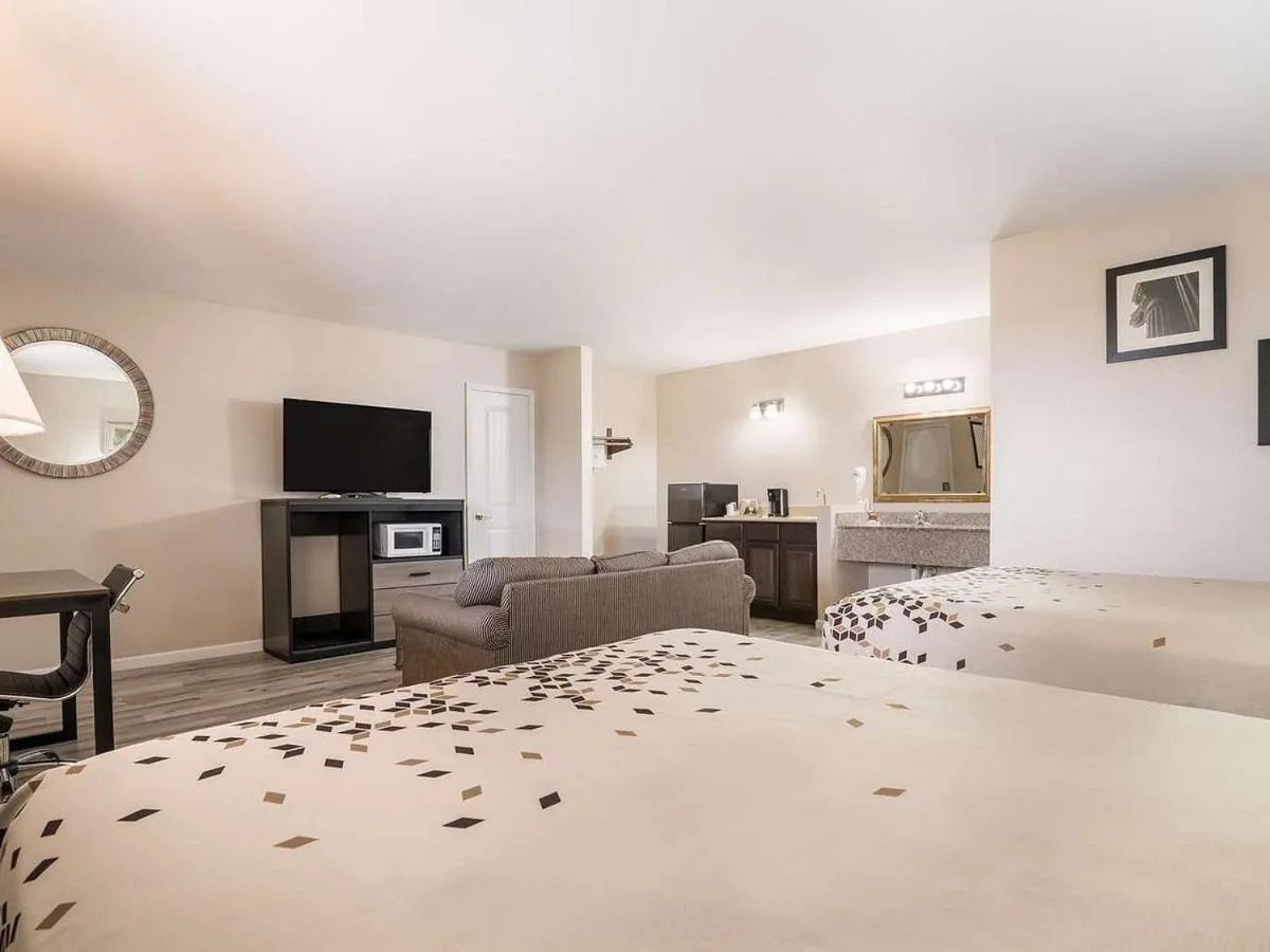 Junior Suite in Americas Best Value Inn Refugio
