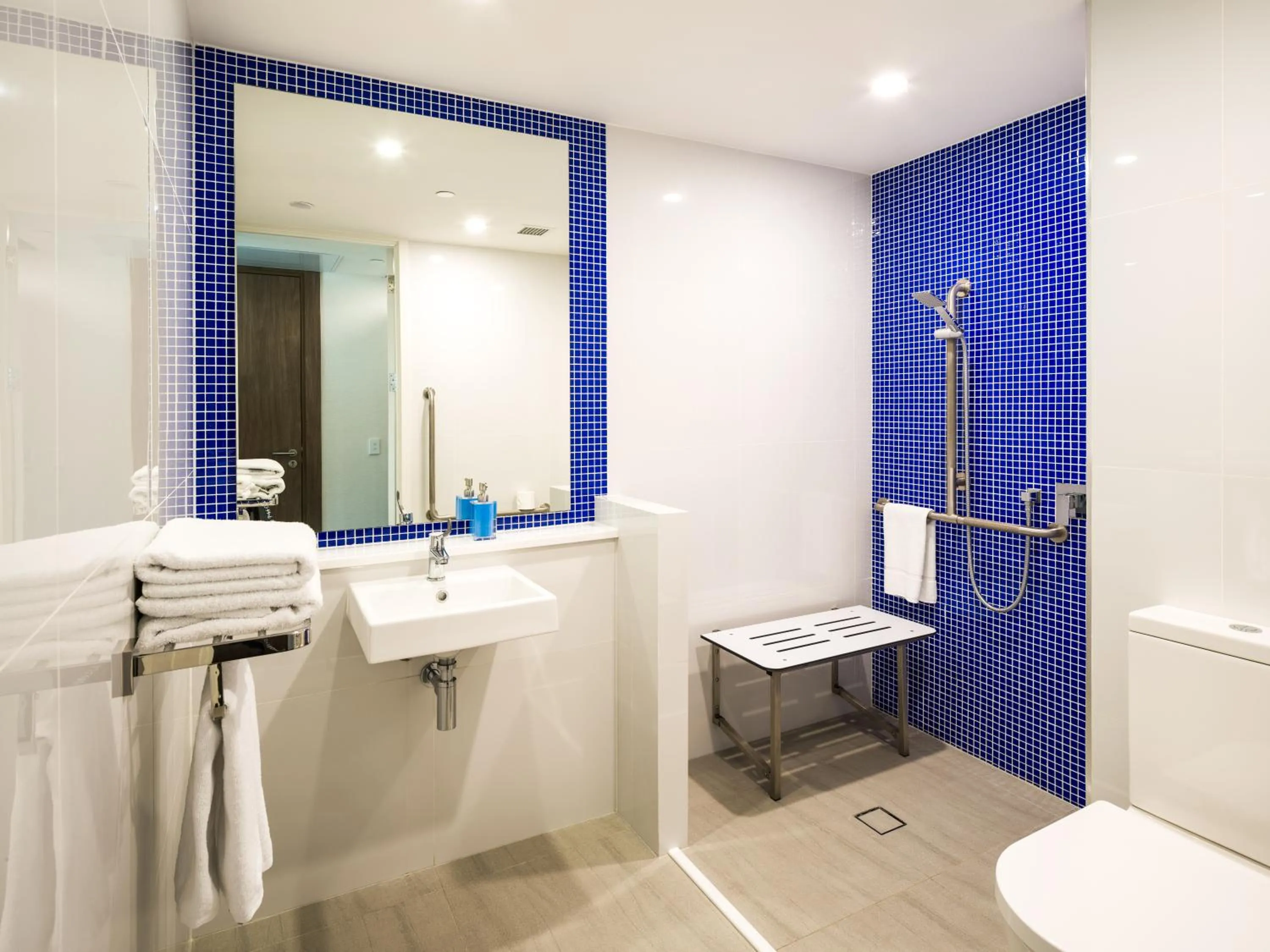 Studio - Disability Access in Carnmore Hotel Christchurch