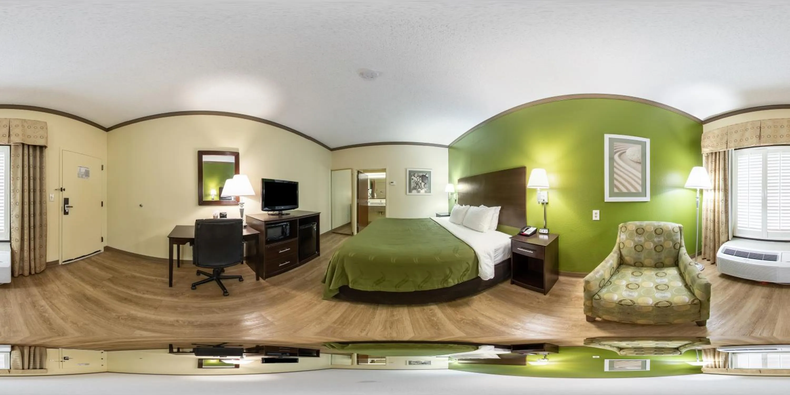 Executive King Room - Non-Smoking in Quality Inn Albany