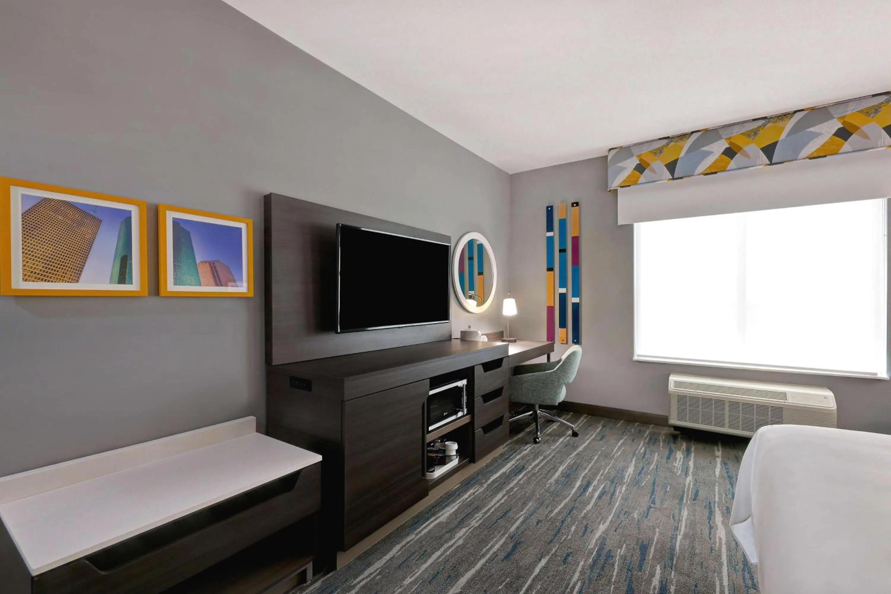 King Room in Hampton Inn & Suites Houston East Beltway 8, Tx