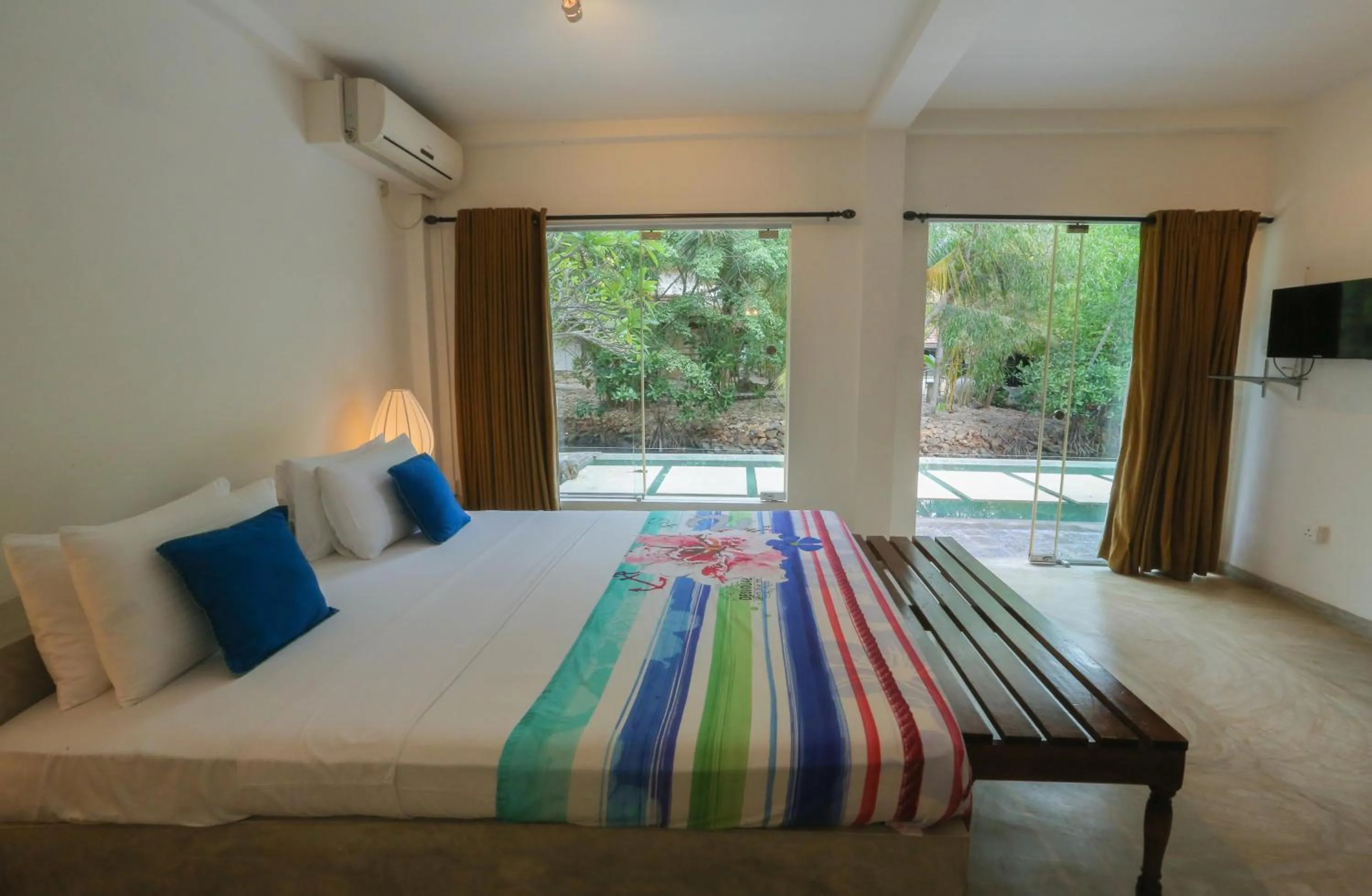 Deluxe Double or Twin Room with Garden or Water View - Early Check-in & Late Check-out (2 Hours) on Availability, Room Upgrade on Availability & 10% Discount on Food & Beverage in Villa Hundira