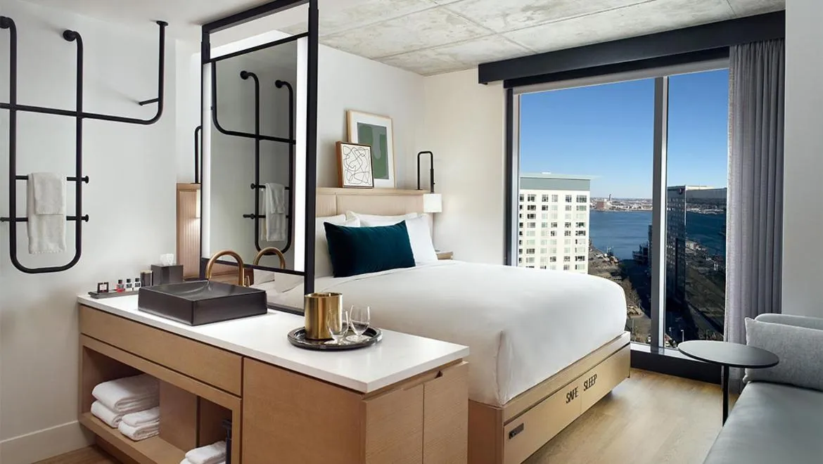 Artist Tower Studio Room 1 King Bed in Omni Boston Hotel at the Seaport