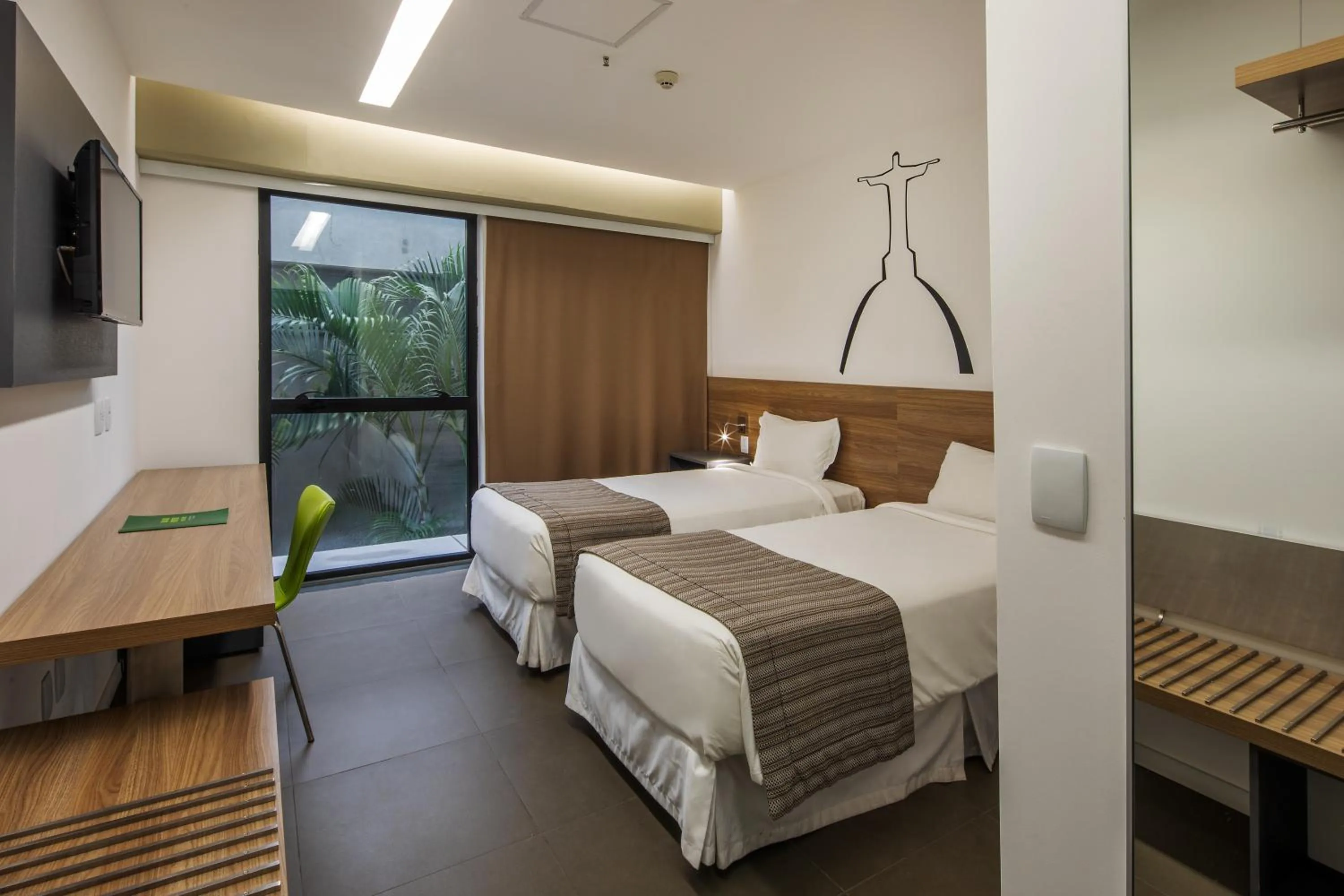 Superior Twin Room - single occupancy in Linx Galeão by Wish