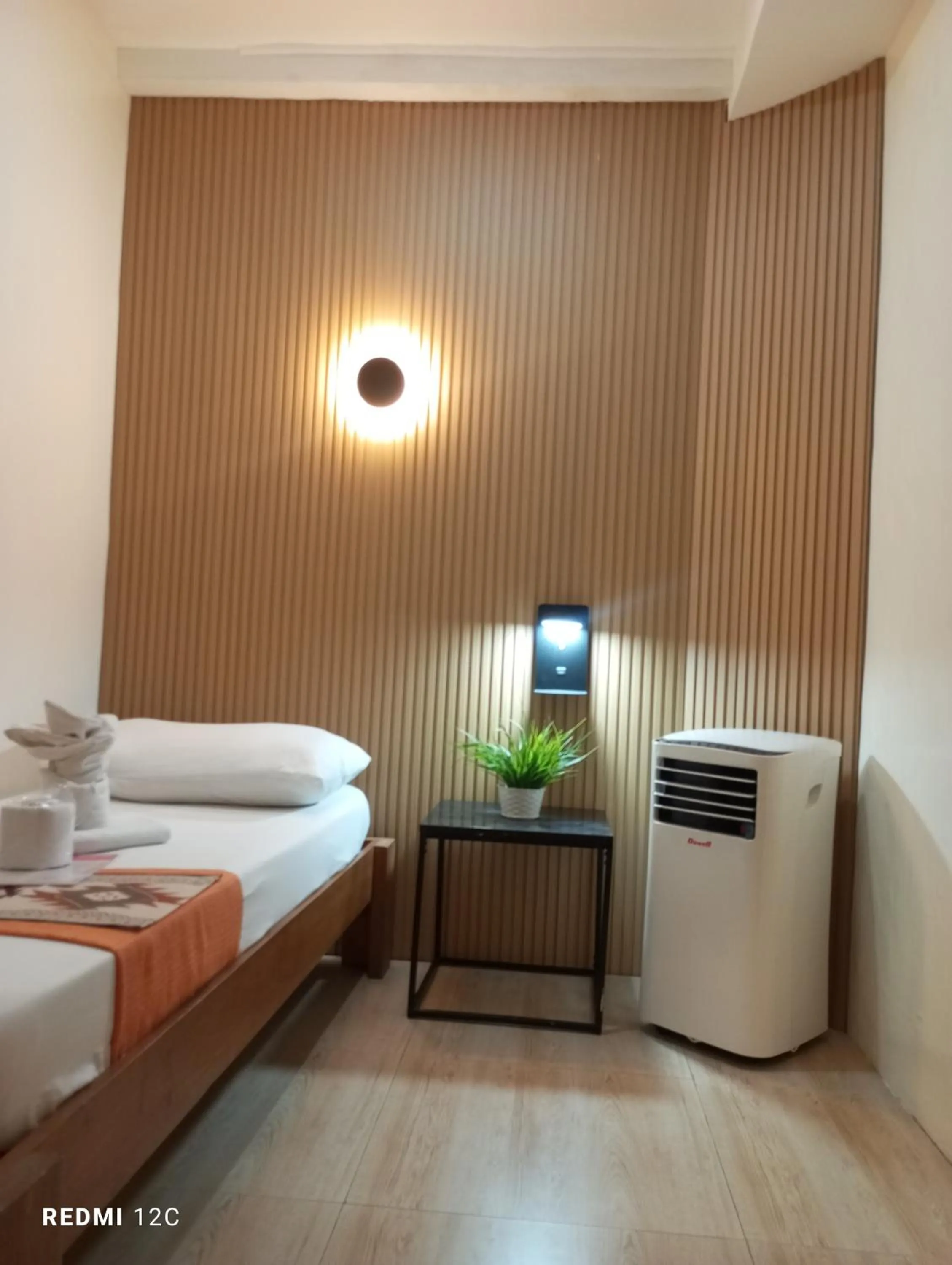 Single Room with Shared Bathroom - single occupancy in Airport Hostel Manila