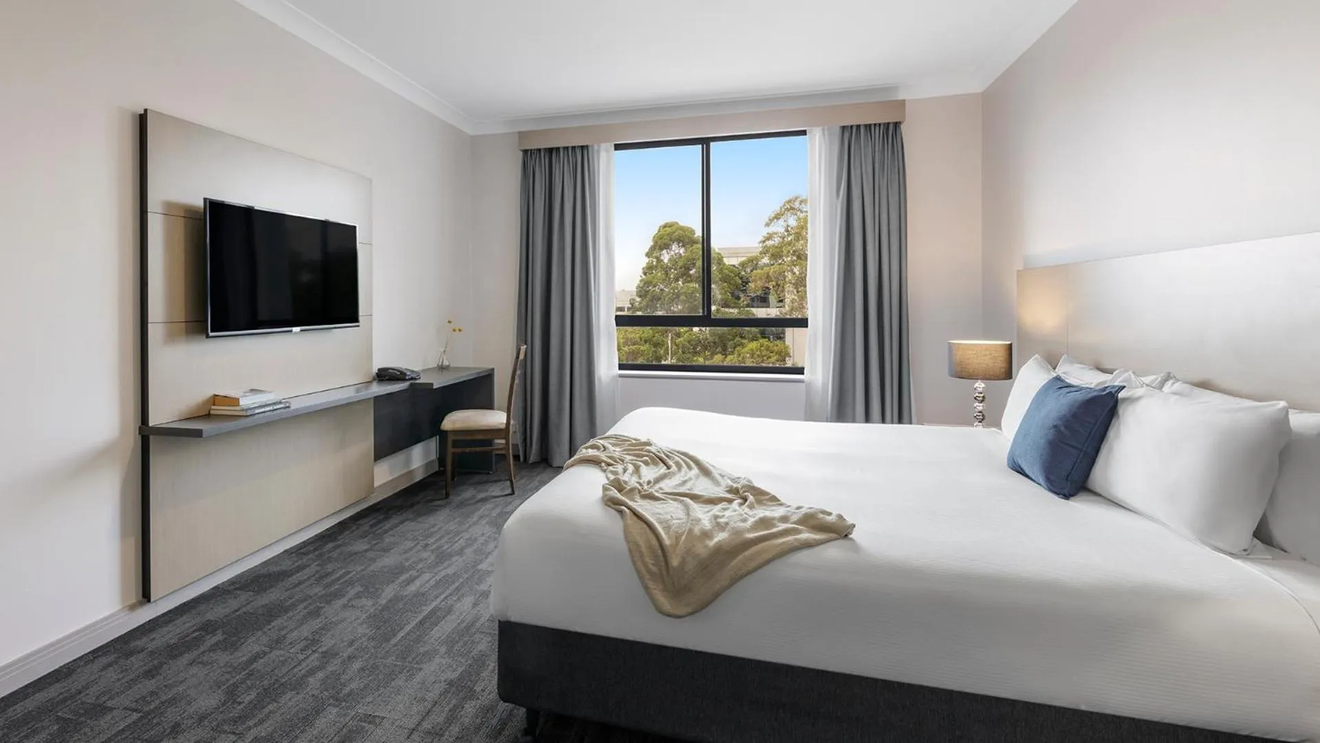 Executive Two-Bedroom Dual Key in Oaks Sydney North Ryde Suites