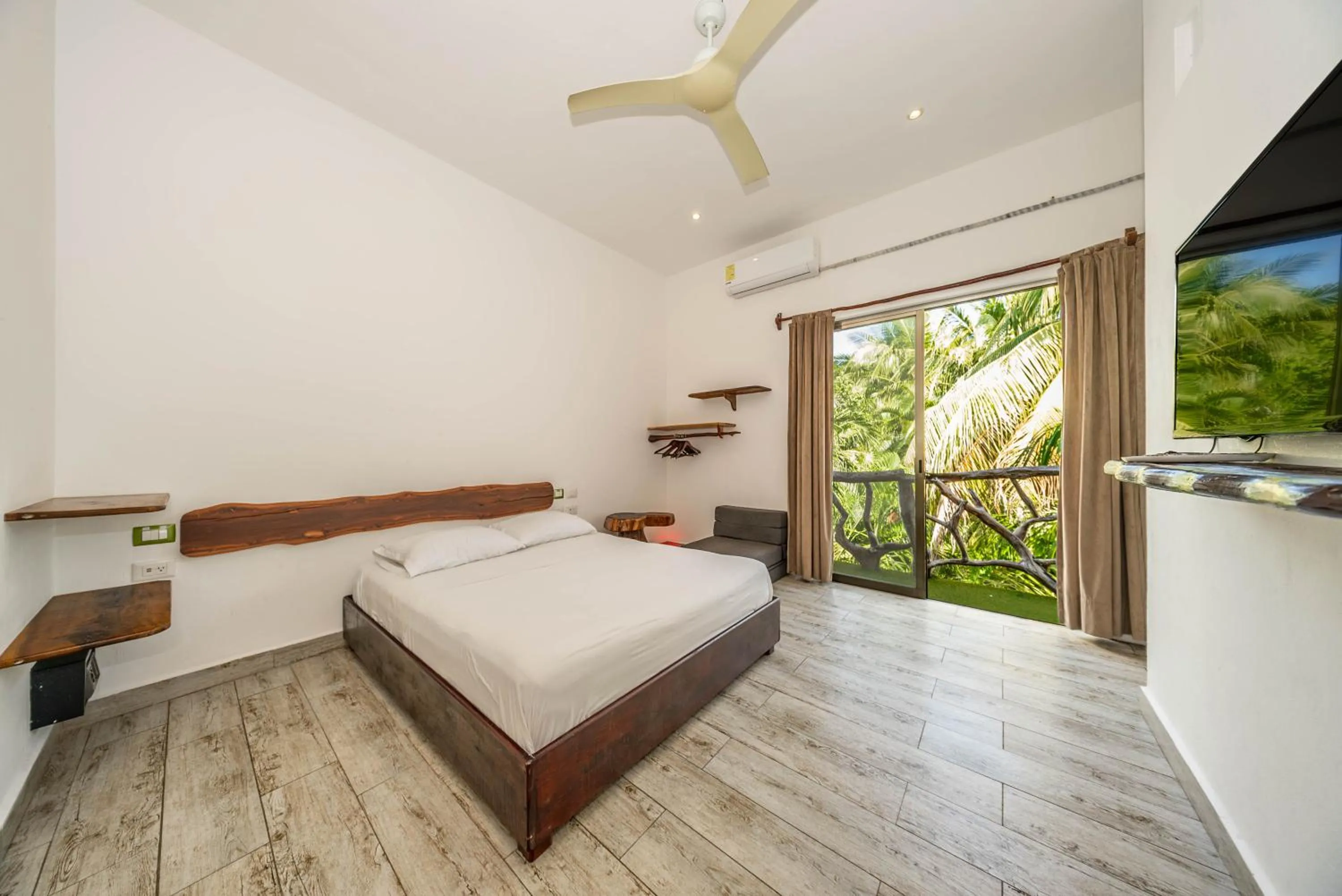 Queen Room with Balcony in The Green Village Boutique Hotel