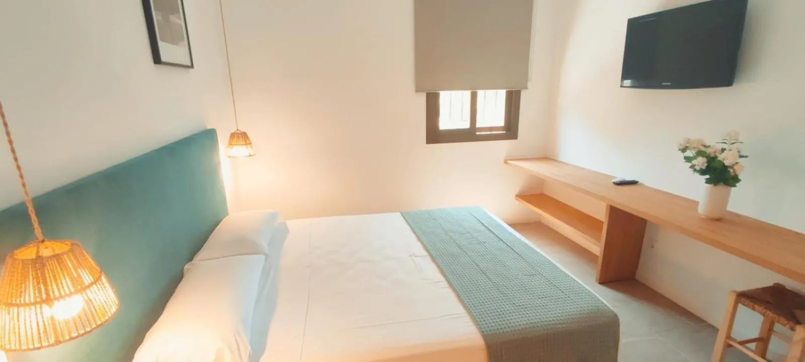 Basic Triple Room in Castell de Lô