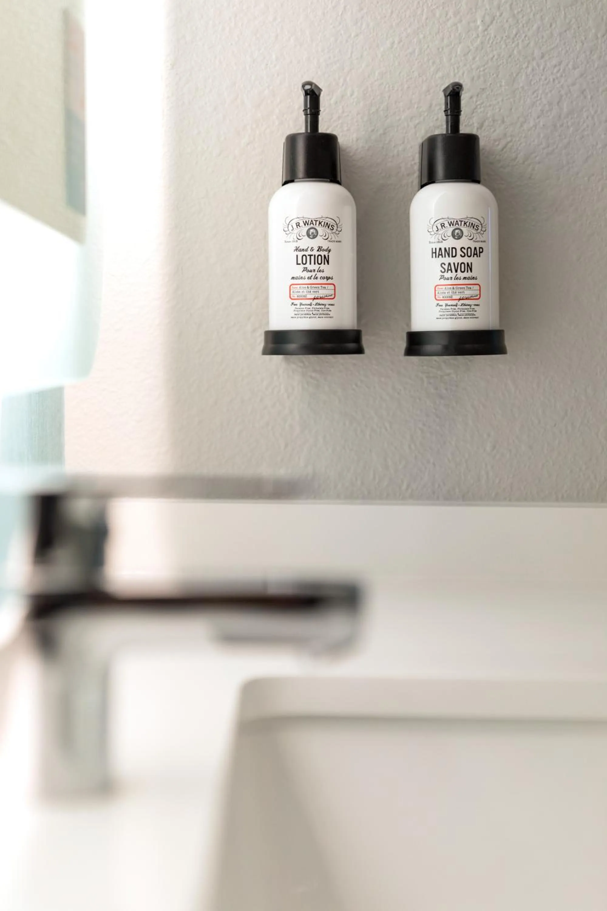 Standard King Room with Roll-In Shower - Mobility Access in avid hotel Austin - Tech Ridge by IHG