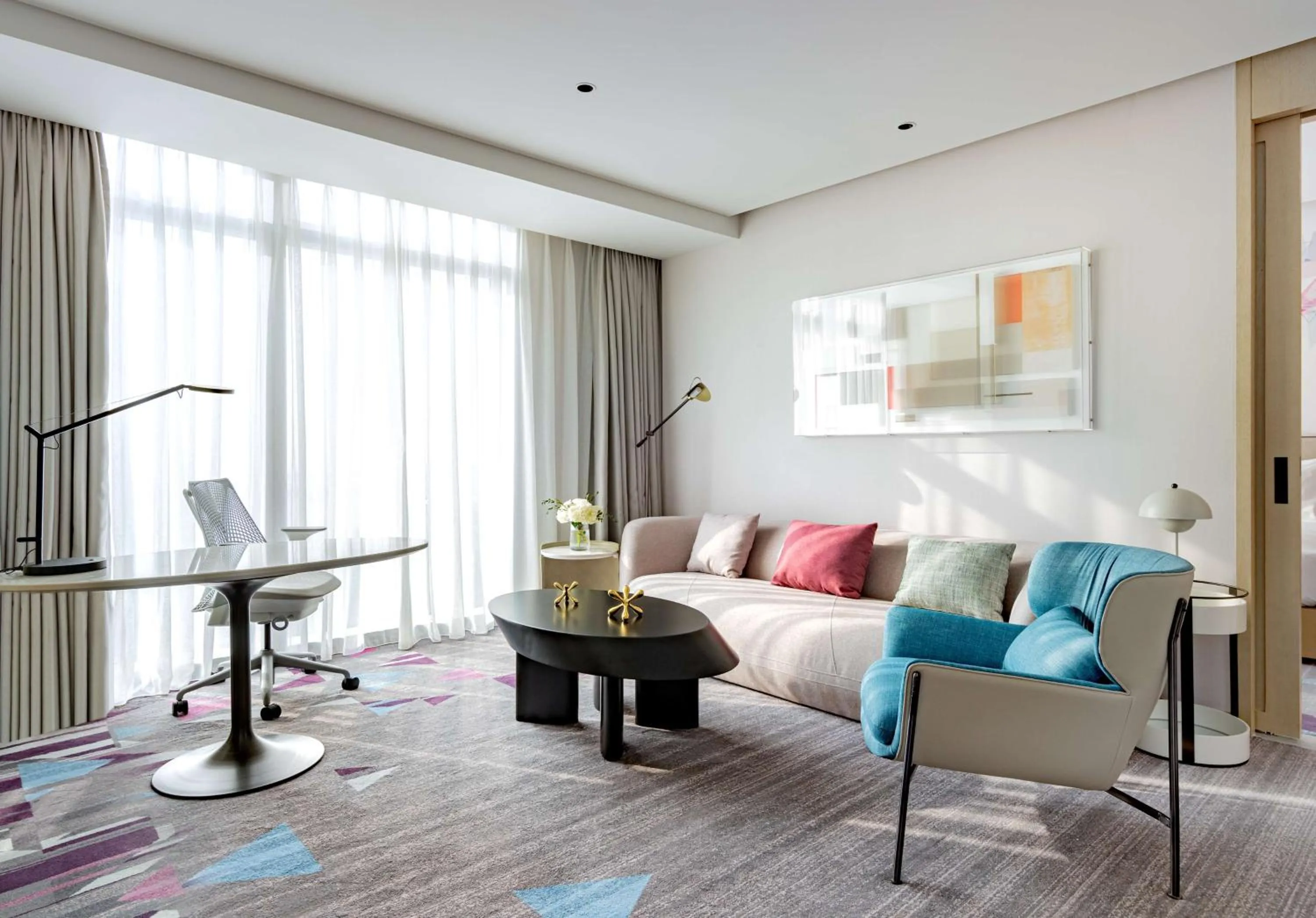 Deluxe King Suite in Hilton Garden Inn Shenzhen World Exhibition & Convention Center