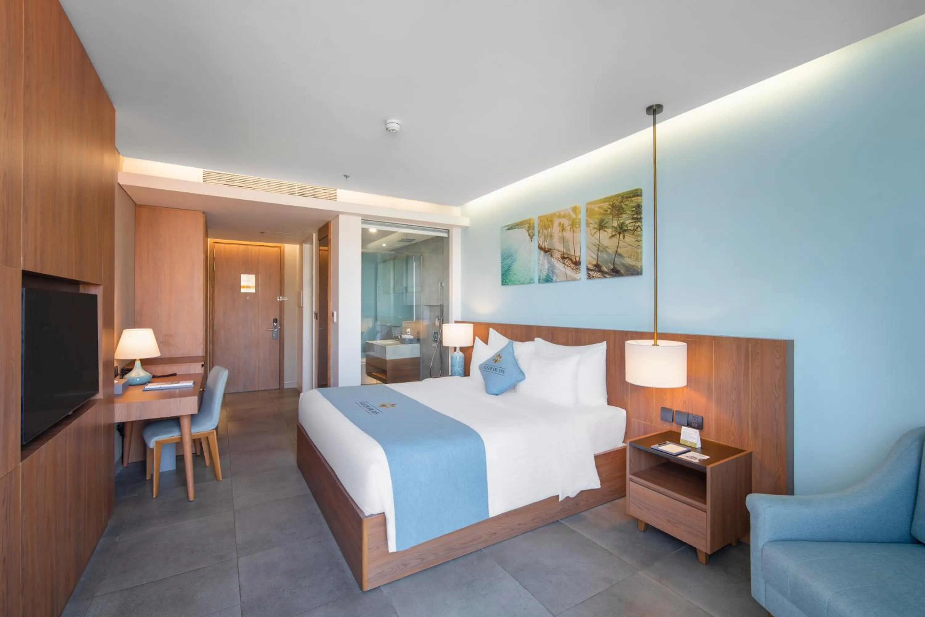 Deluxe Queen Room Ocean View with Balcony in Fleur de Lys Hotel Quy Nhon