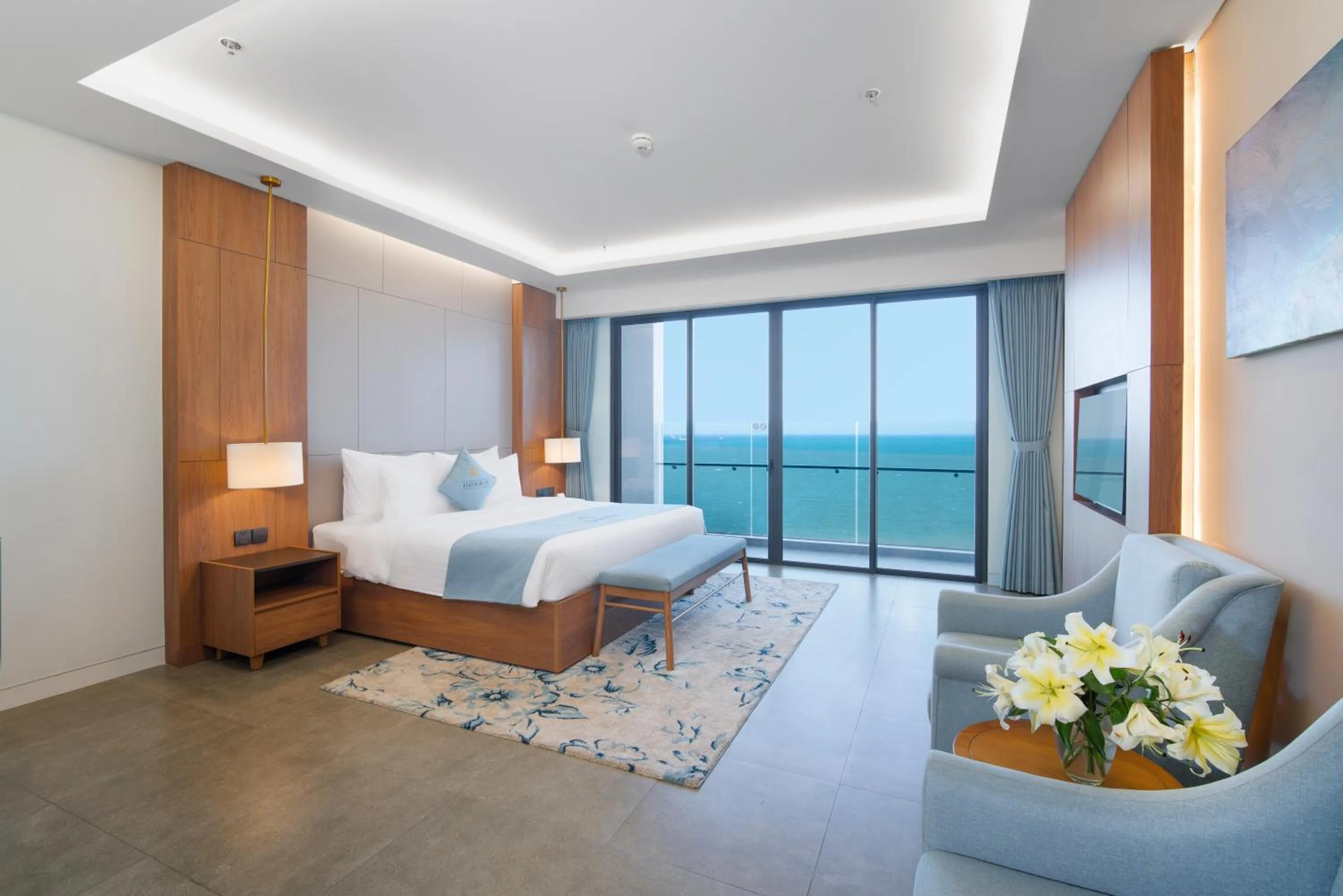Executive Queen Room Ocean View with Balcony in Fleur de Lys Hotel Quy Nhon