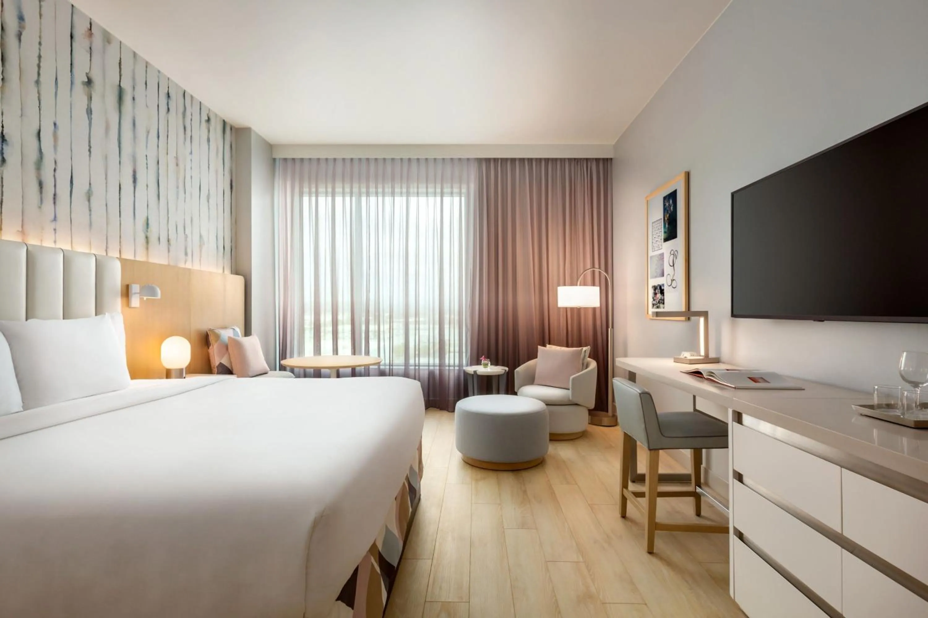 King Room in The Viv Hotel, Anaheim, a Tribute Portfolio Hotel