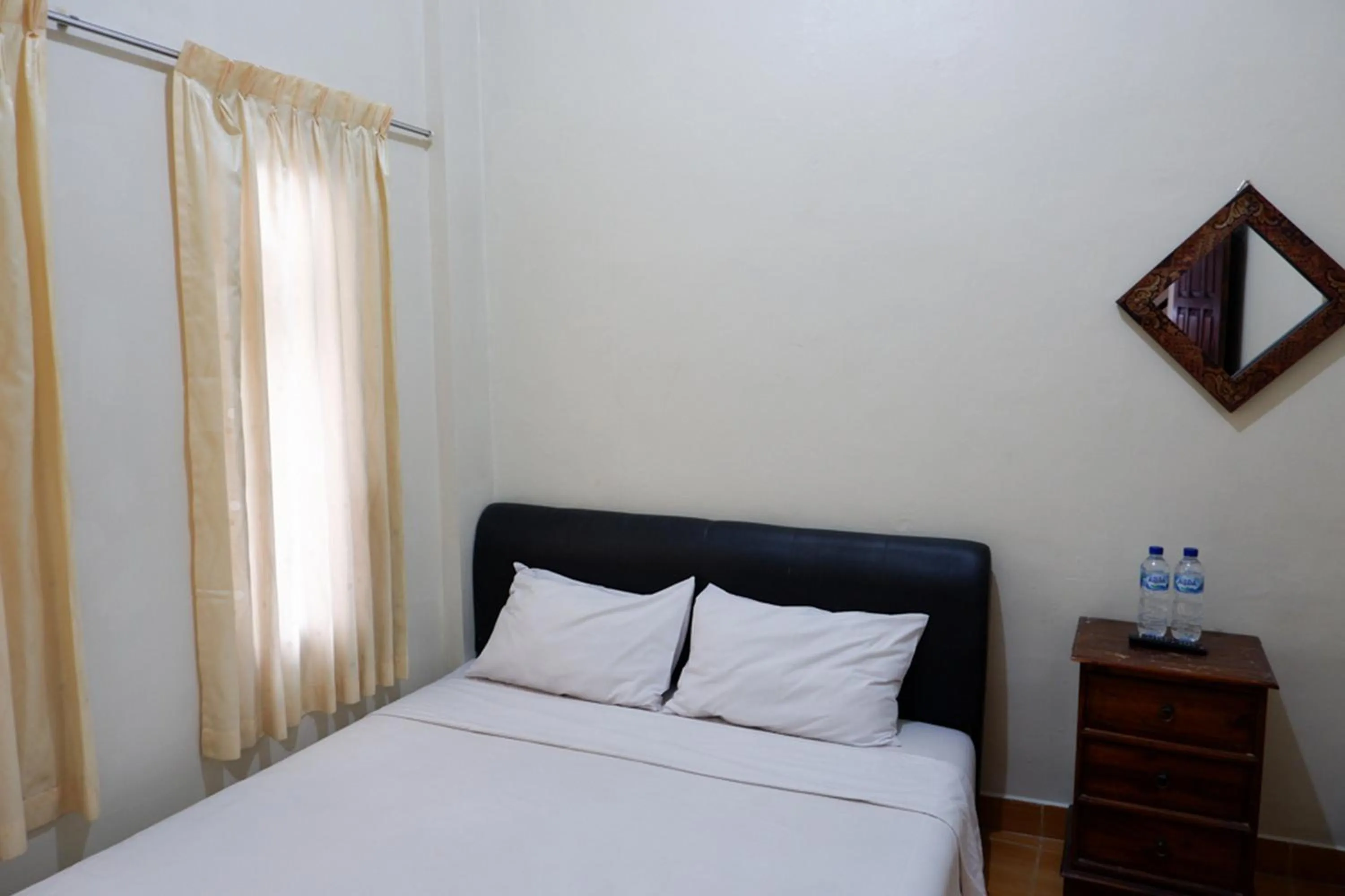 Standard Double Room in Khresna Guest House Malioboro Mitra RedDoorz